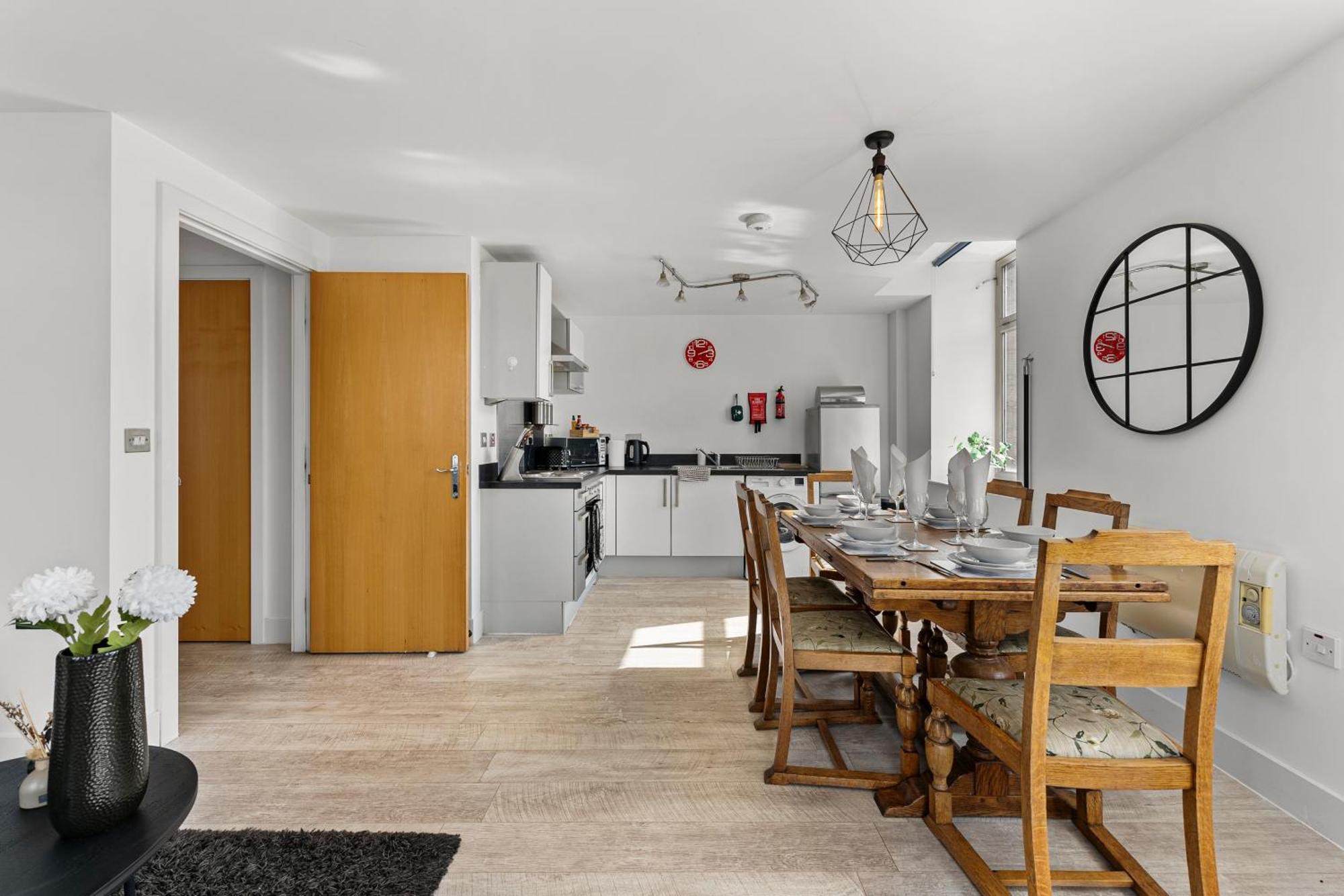 Apartment 30 Percent Off! Beautiful Apartment In Dewsbury - Sleeps 6