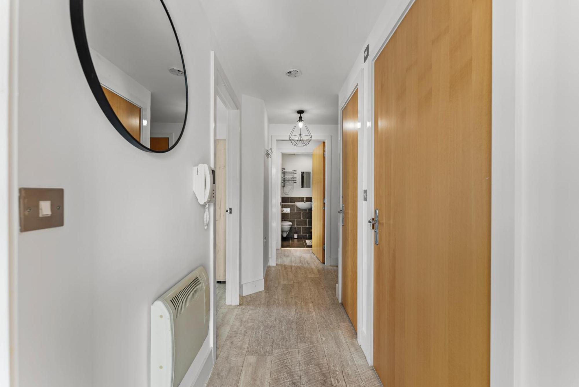 Apartment 30 Percent Off! Beautiful Apartment In Dewsbury - Sleeps 6 *