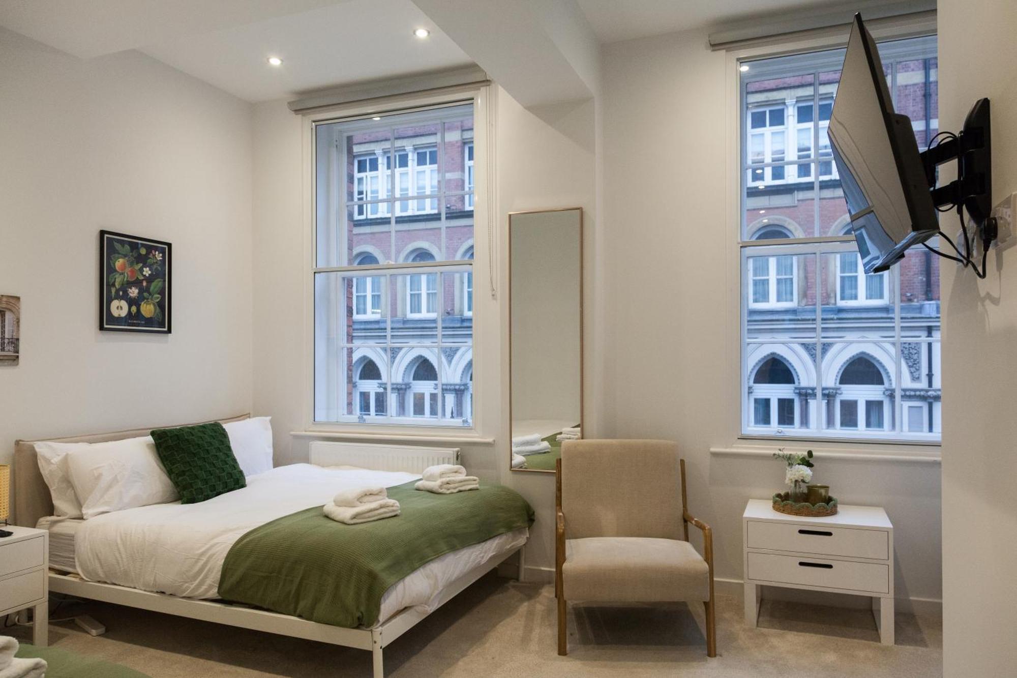Apartment Grand - 2-bedrooms - Sleeps 6 Comfortably - Perfect For Families - Contractors - Professionals Leeds (West Yorkshire)