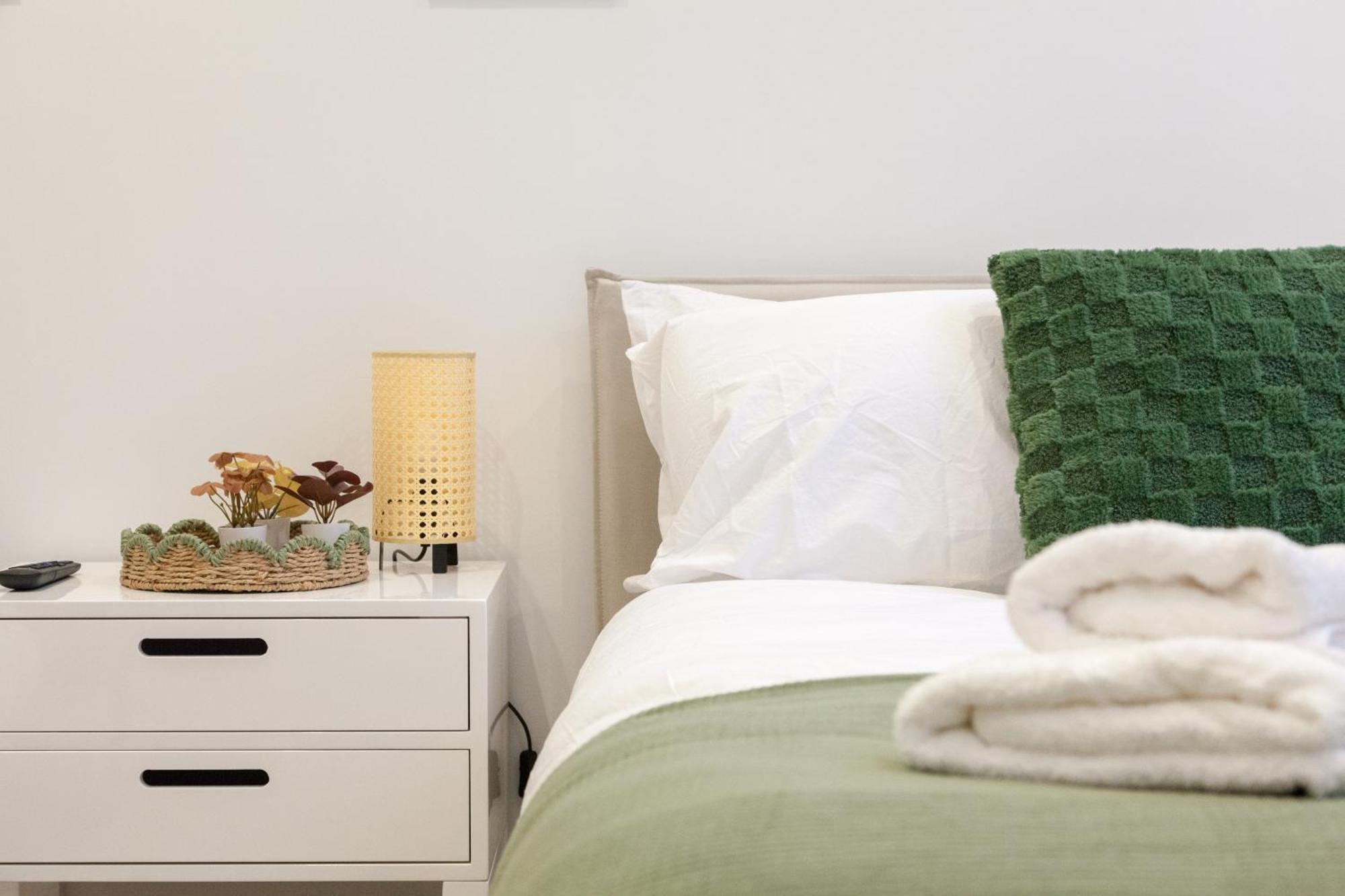 Grand - 2-bedrooms - Sleeps 6 Comfortably - Perfect For Families - Contractors - Professionals Apartment *