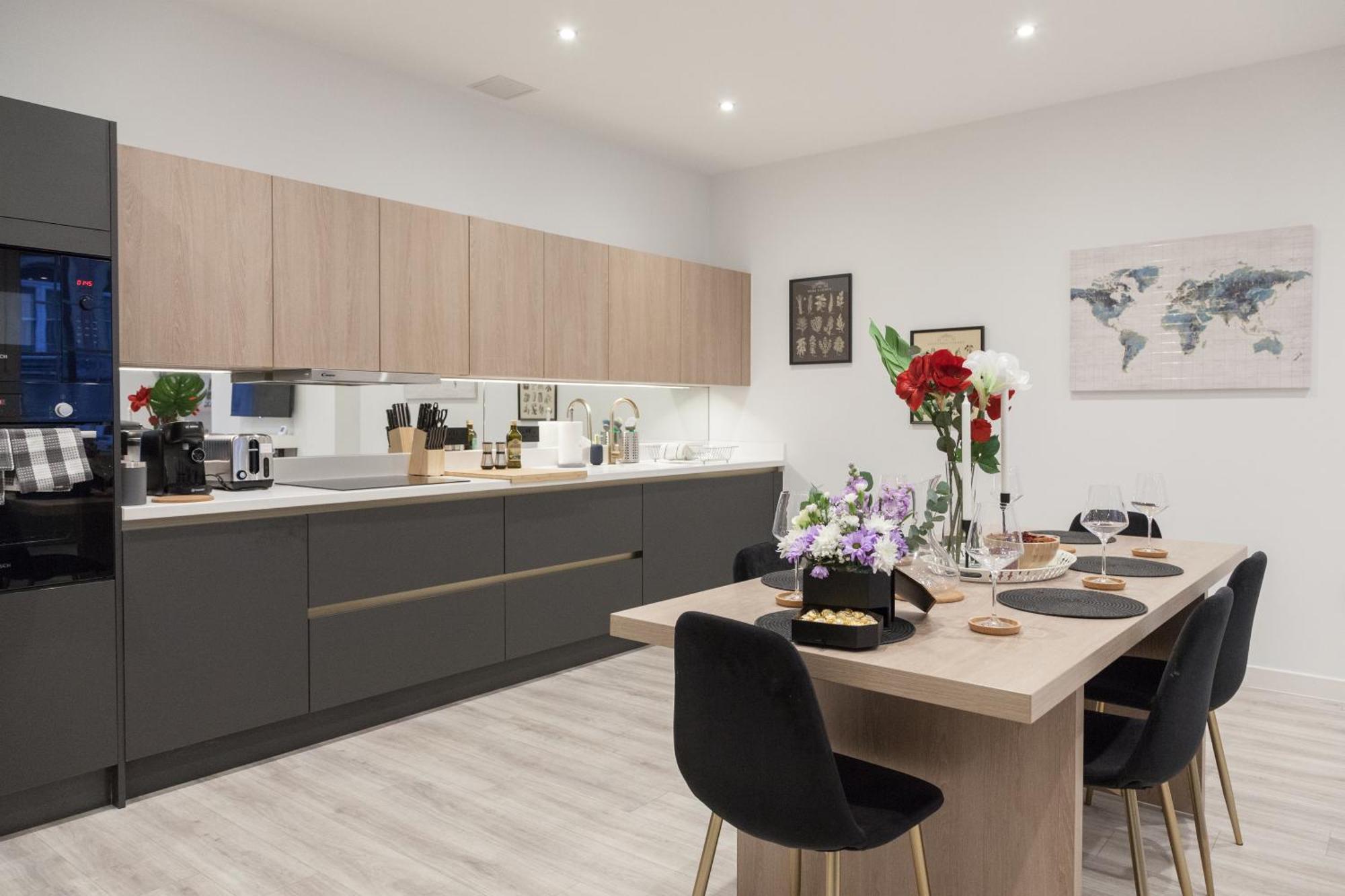 Grand - 2-bedrooms - Sleeps 6 Comfortably - Perfect For Families - Contractors - Professionals Apartment Leeds (West Yorkshire)