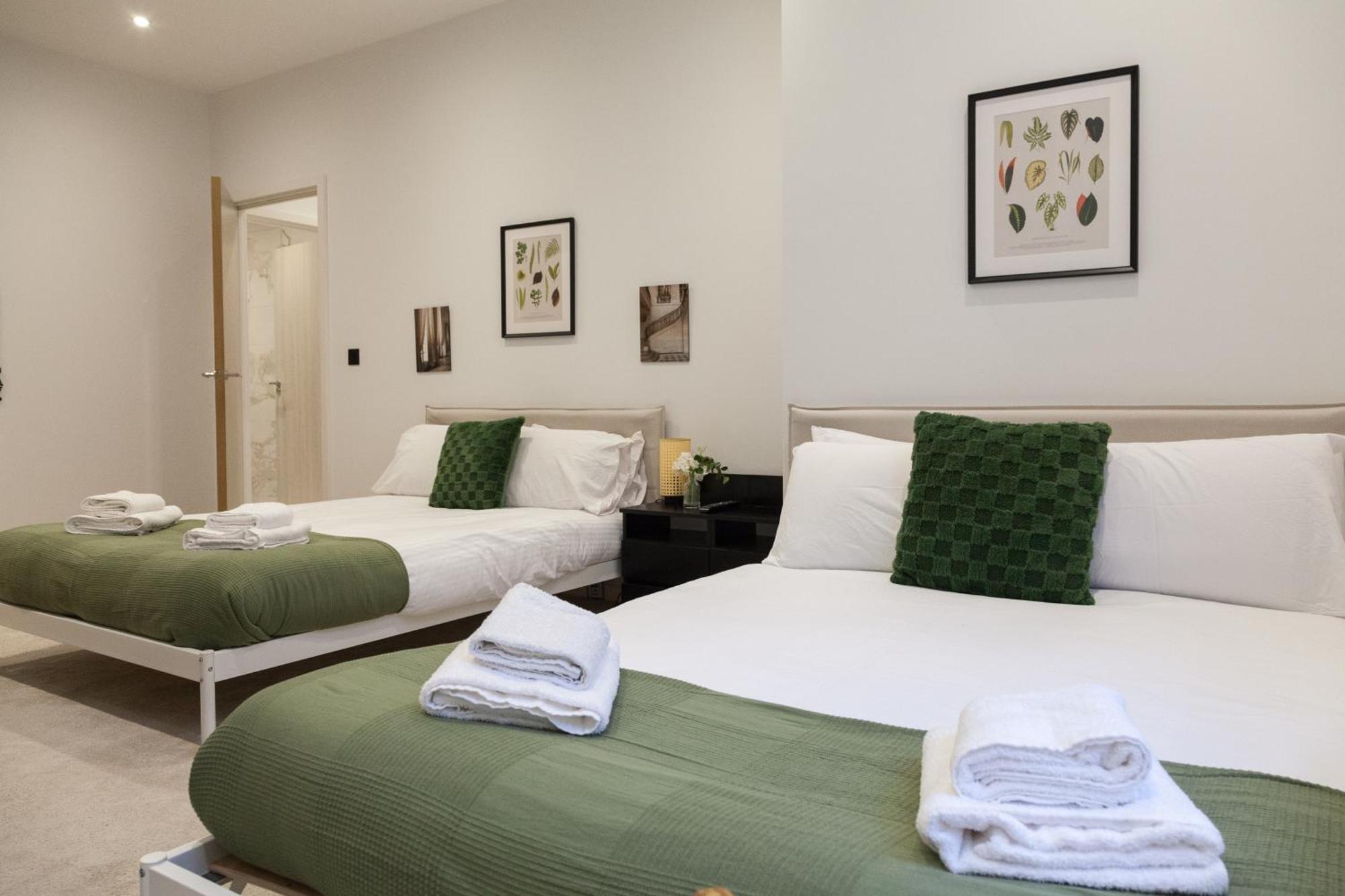 Apartment Grand - 2-bedrooms - Sleeps 6 Comfortably - Perfect For Families - Contractors - Professionals
