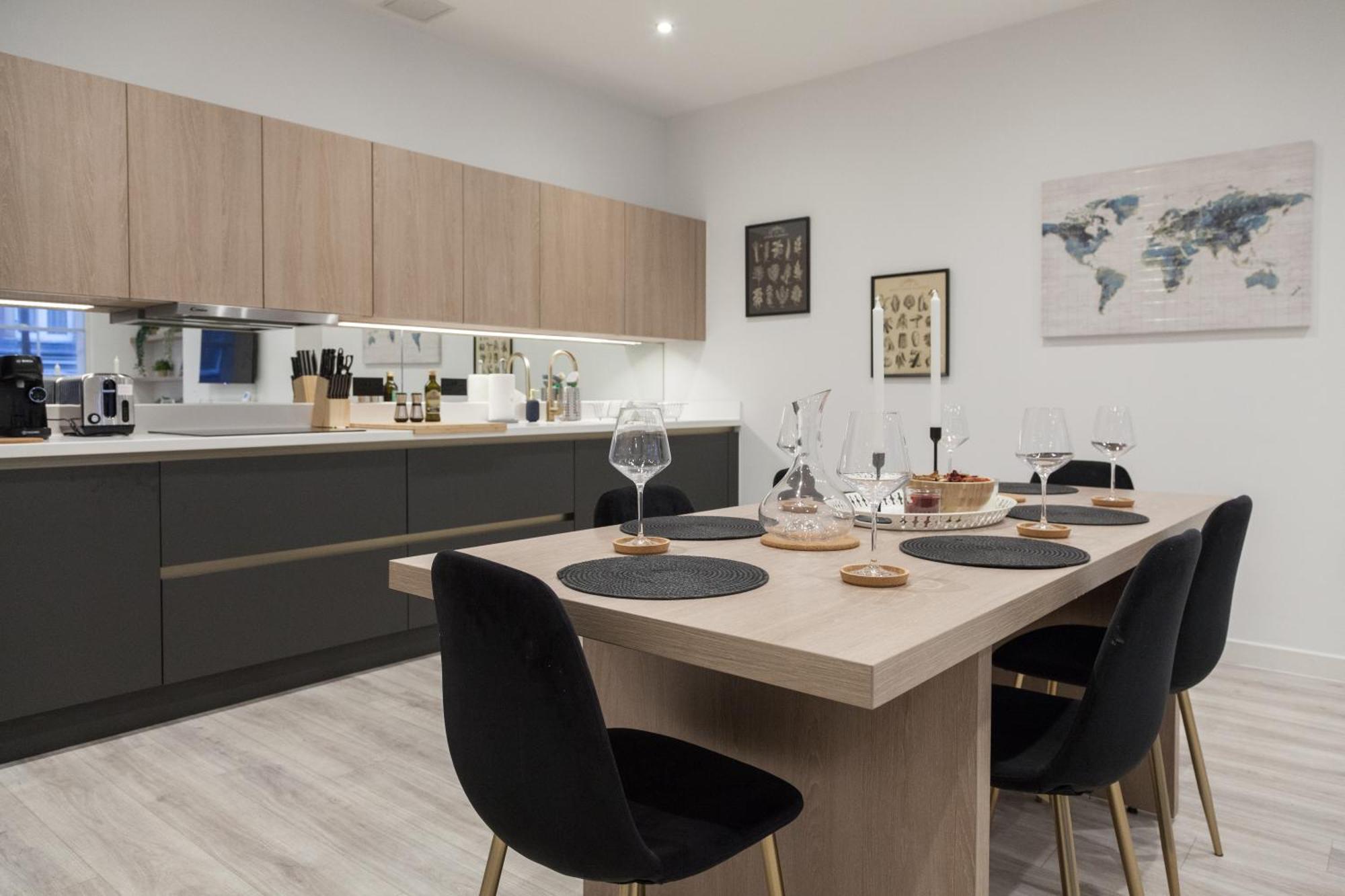Grand - 2-bedrooms - Sleeps 6 Comfortably - Perfect For Families - Contractors - Professionals Apartment