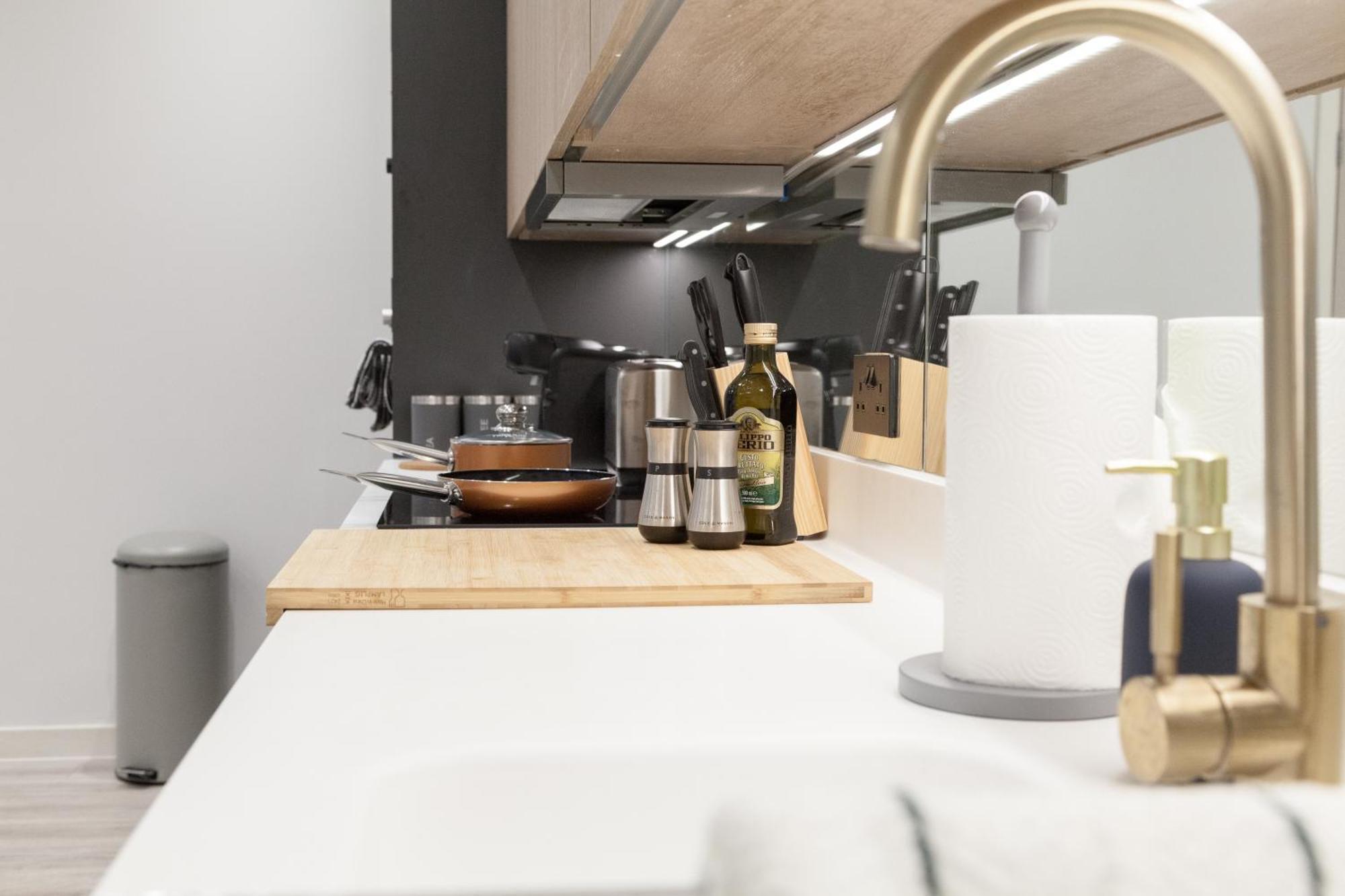Grand - 2-bedrooms - Sleeps 6 Comfortably - Perfect For Families - Contractors - Professionals Apartment