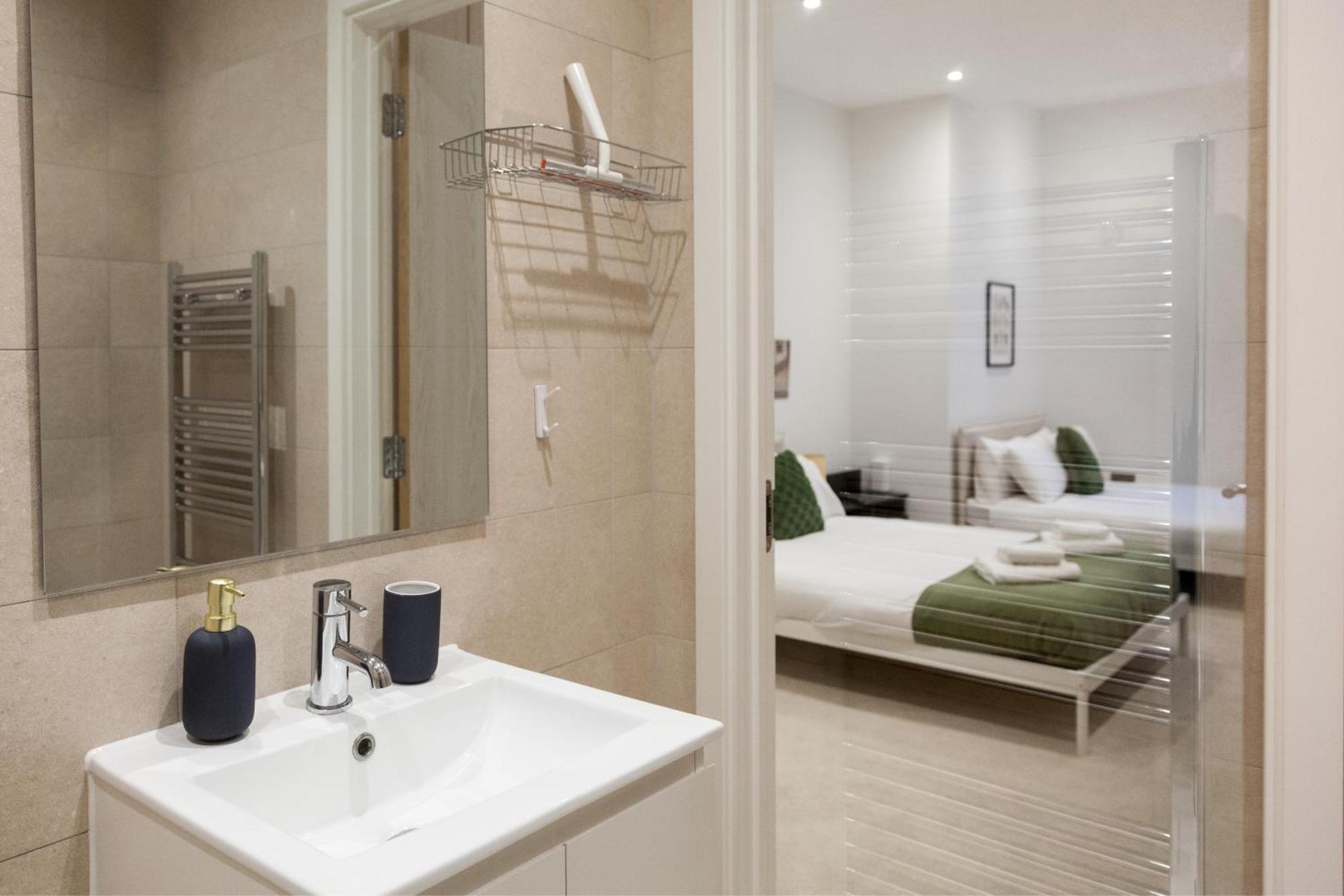Apartment Grand - 2-bedrooms - Sleeps 6 Comfortably - Perfect For Families - Contractors - Professionals
