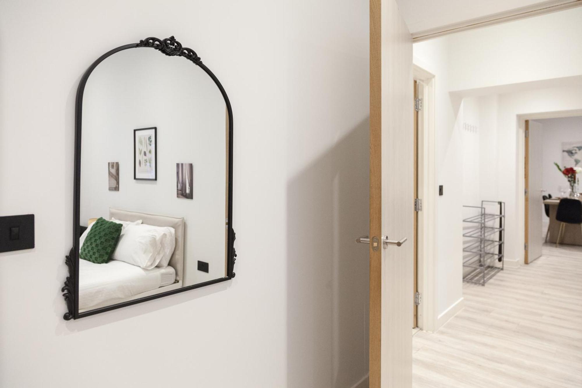Apartment Grand - 2-bedrooms - Sleeps 6 Comfortably - Perfect For Families - Contractors - Professionals Leeds (West Yorkshire)
