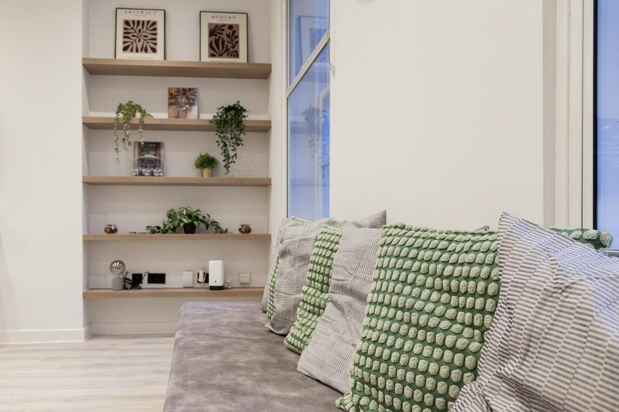 Grand - 2-bedrooms - Sleeps 6 Comfortably - Perfect For Families - Contractors - Professionals Apartment Leeds (West Yorkshire)
