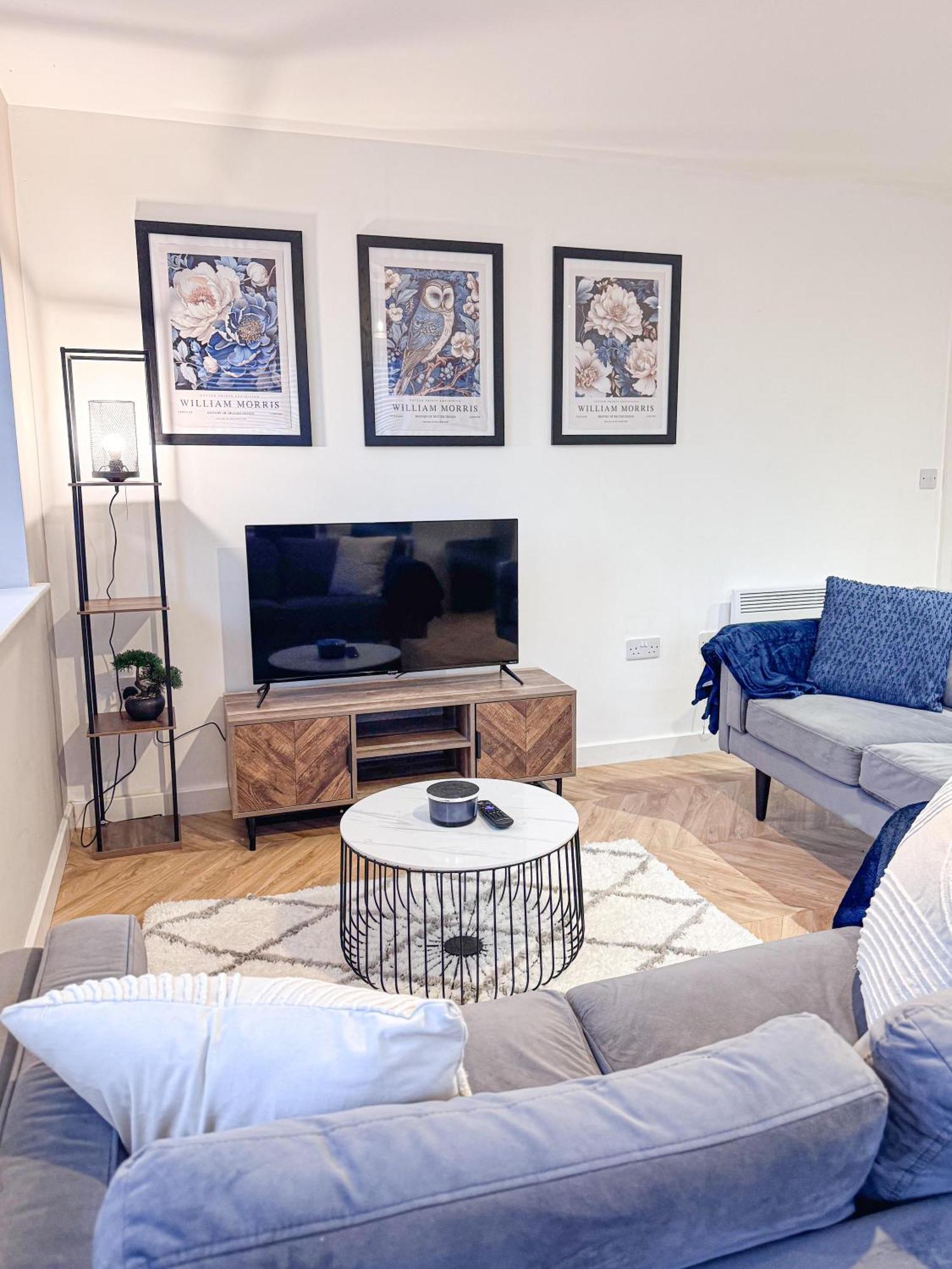 Apartment Modern 2 Bed 2 Bath Free Parking & Fast Wifi