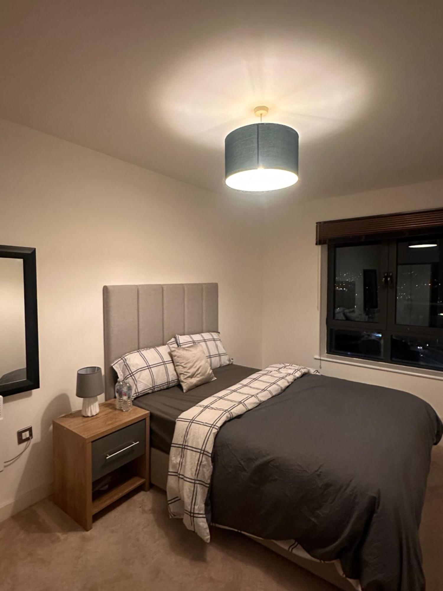 Homestay Private Bedroom With Shared Living Space And Bath In A Two Bedroom Leeds (West Yorkshire)