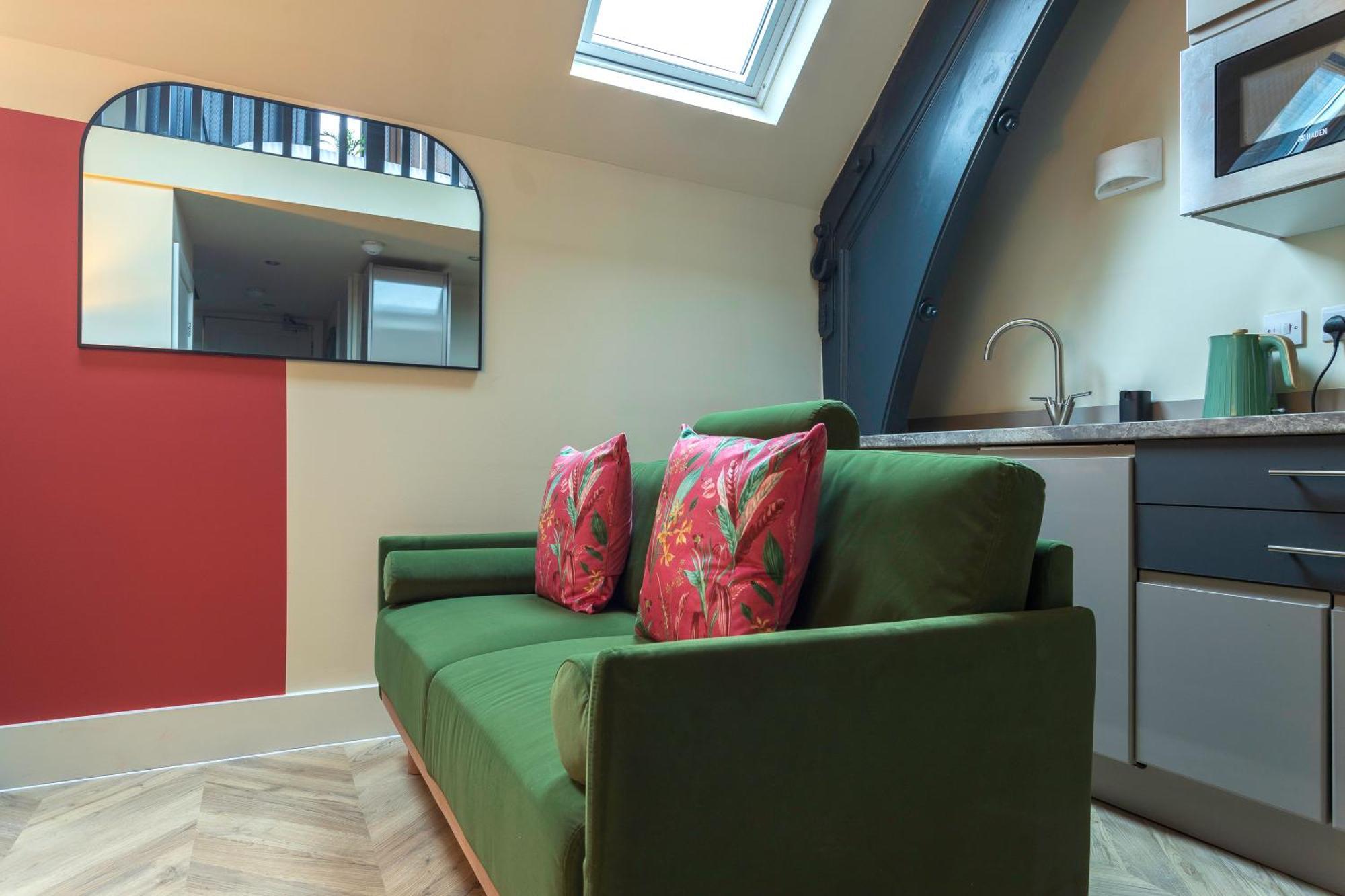 Deluxe - Rose Platinum Apartment