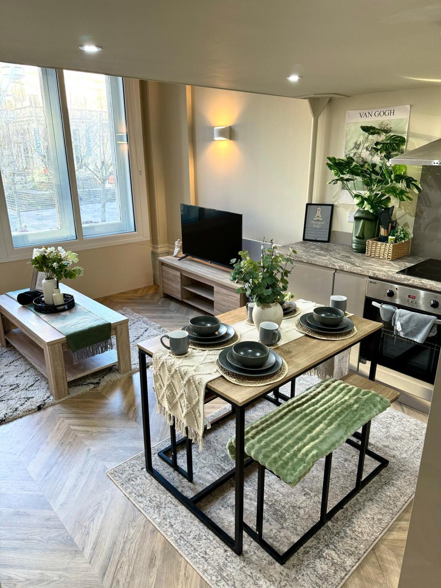 Loft With Mezzanine Leeds Centre *