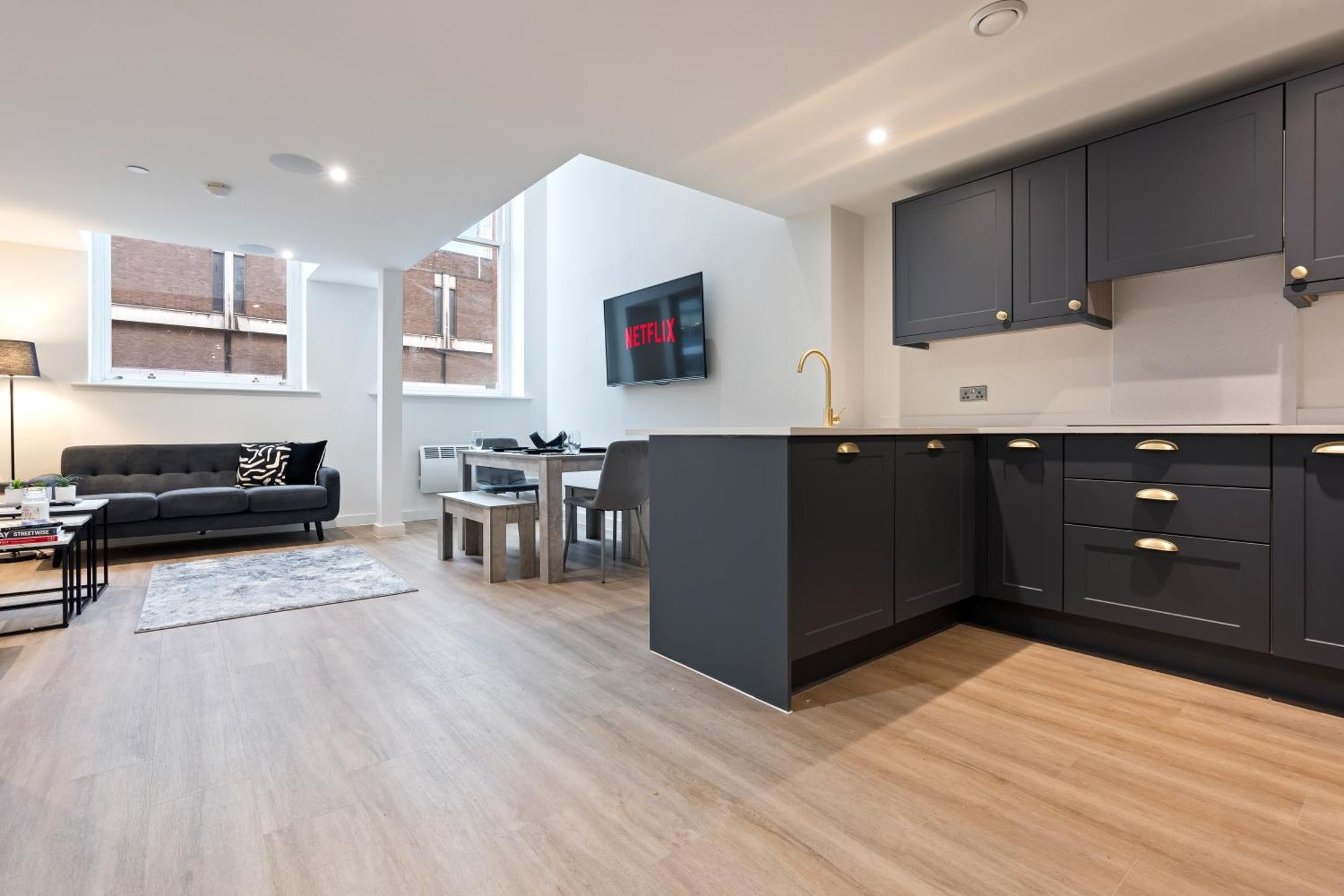 Centre Modern Luxury Duplex 2-bedroom *