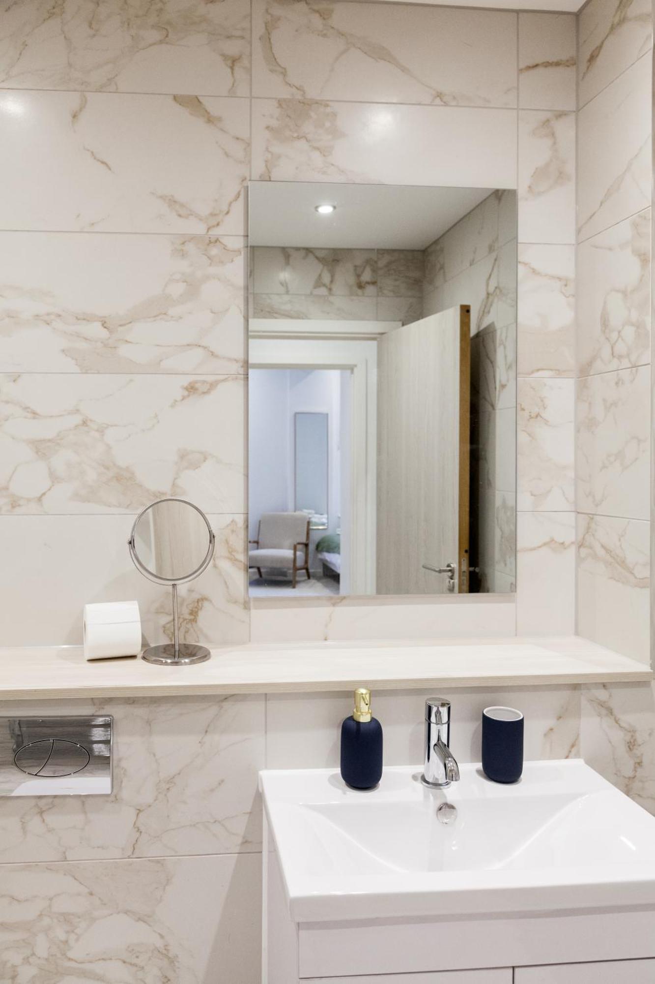 Grand Flat - 2-bedrooms - Sleeps 8 - Perfect For Families - Contractors - Professionals - Long Rates Available Apartment