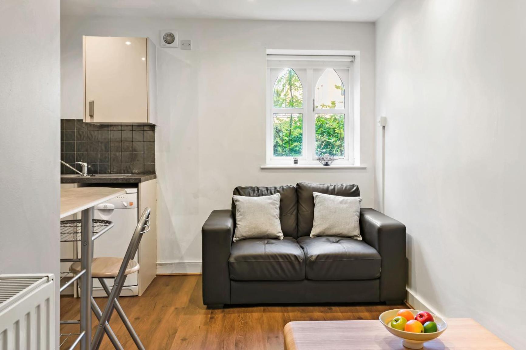 Grade 2 Listed In Leeds Apartment *