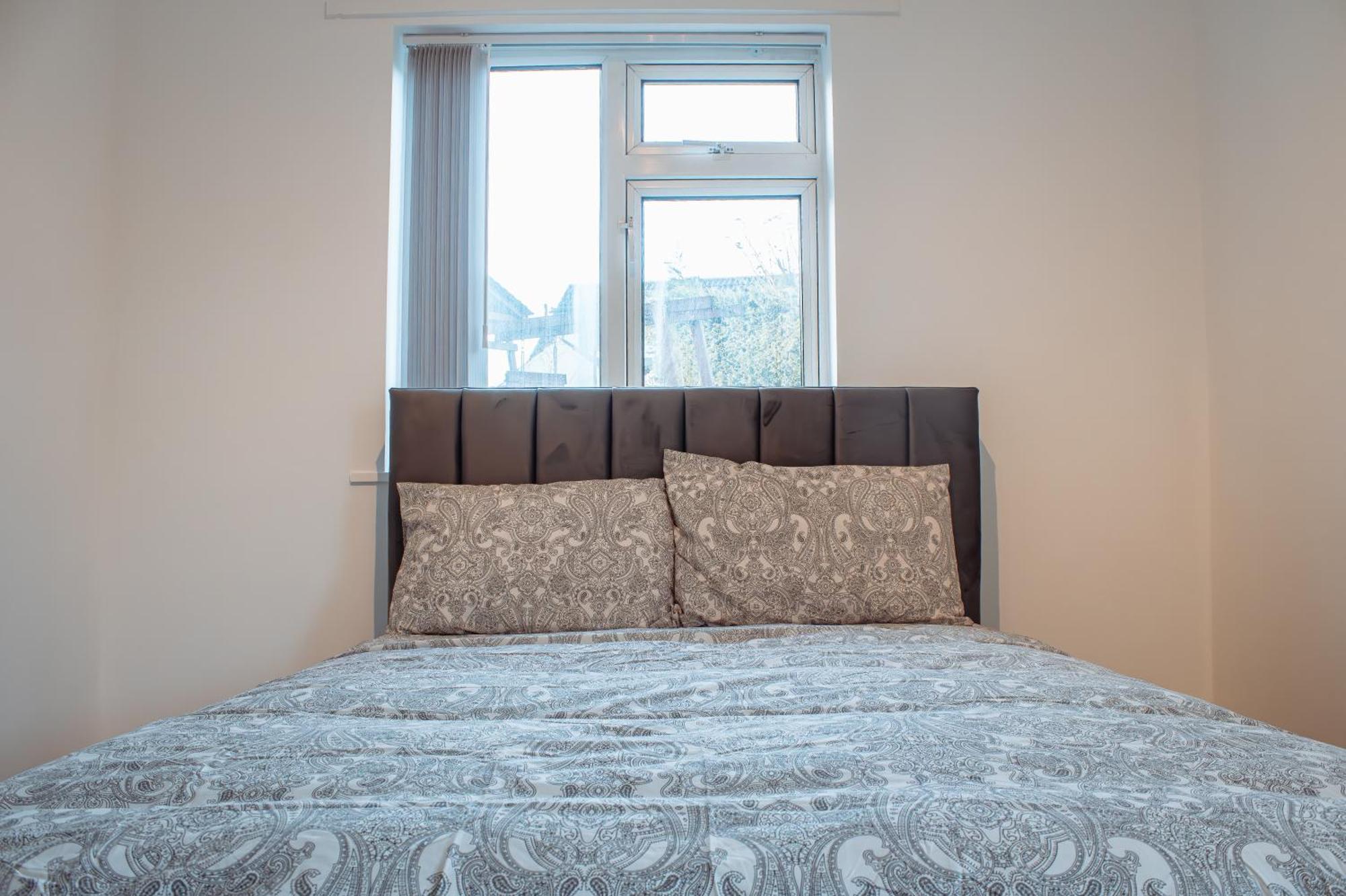 Spacious 4-bed Flat - 10 Mins To Centre *