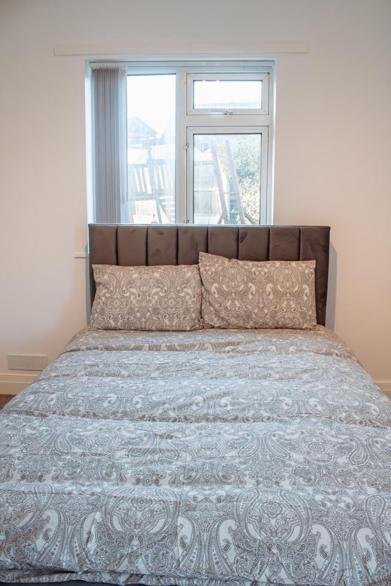 Apartment Spacious 4-bed Flat - 10 Mins To Centre *