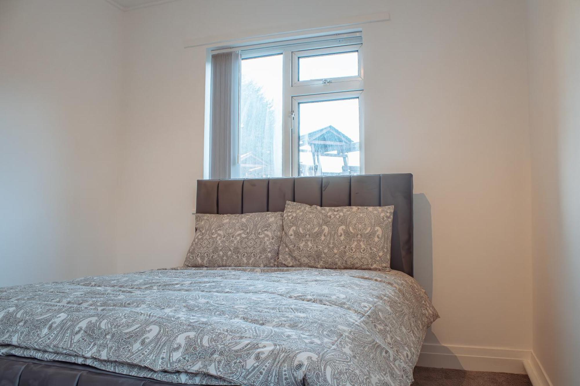 Spacious 4-bed Flat - 10 Mins To Centre *
