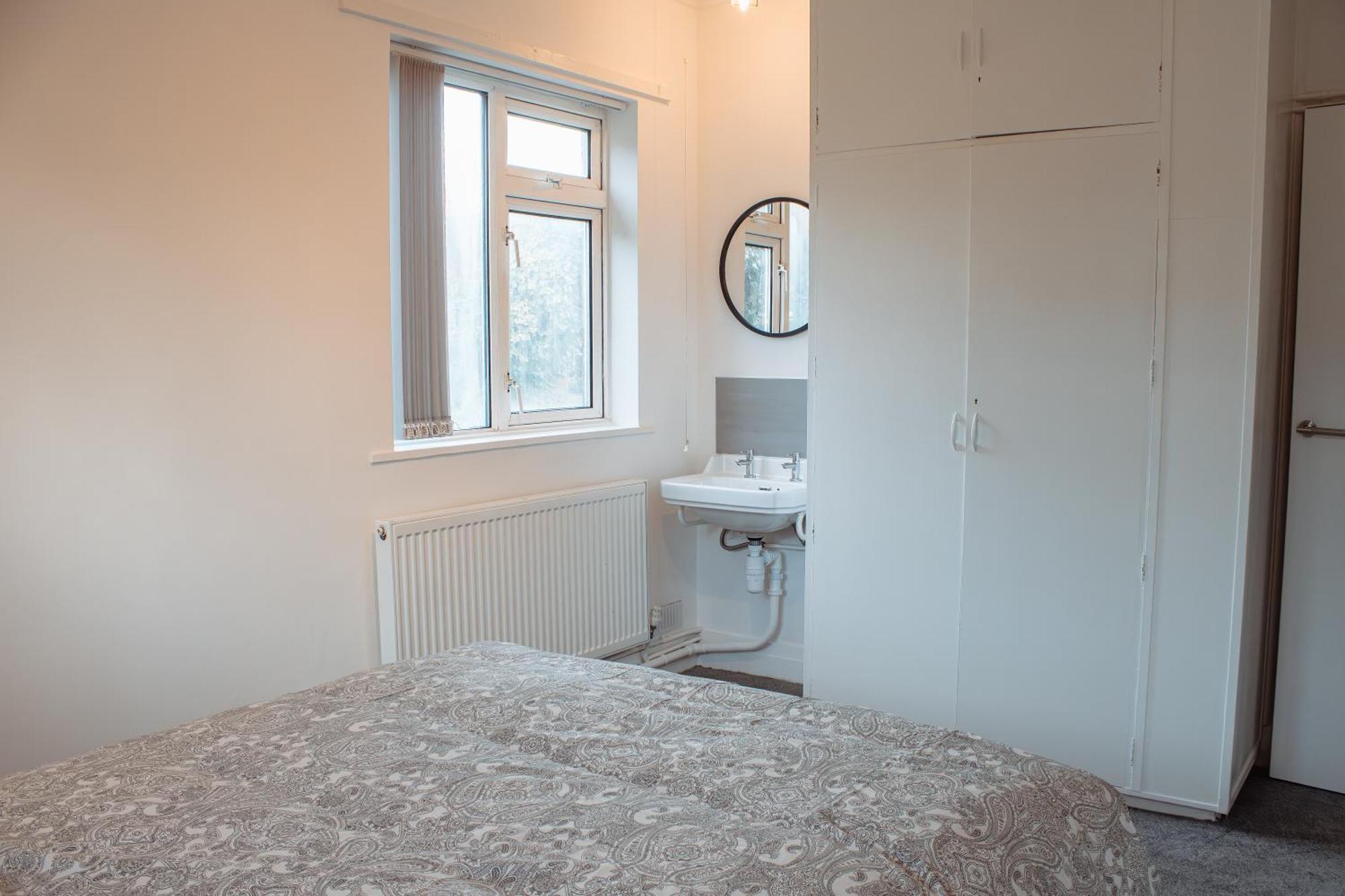 Spacious 4-bed Flat - 10 Mins To Centre Leeds (West Yorkshire)