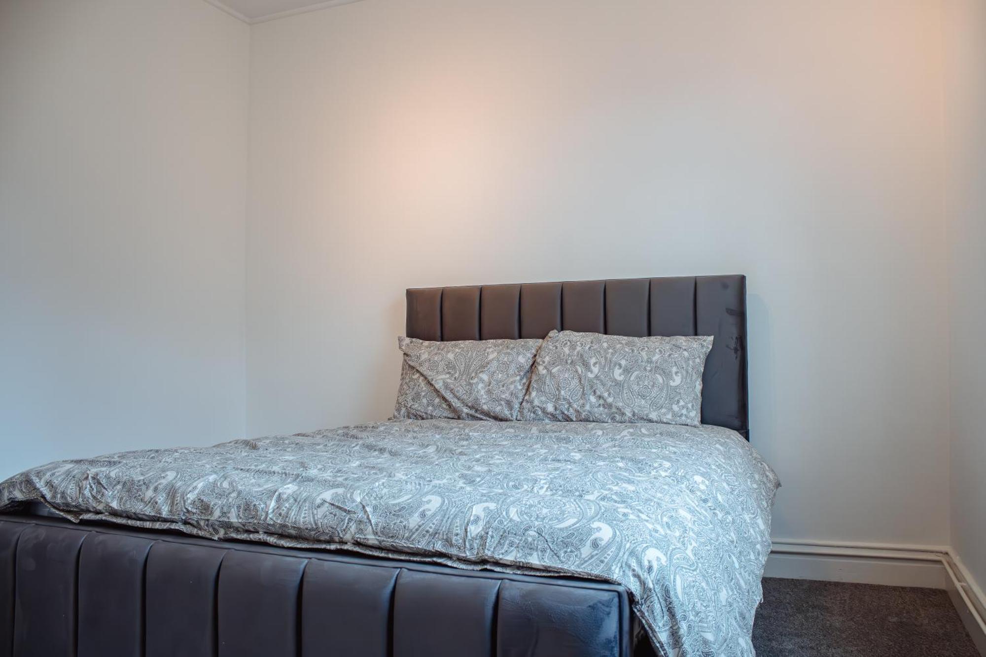 Apartment Spacious 4-bed Flat - 10 Mins To Centre