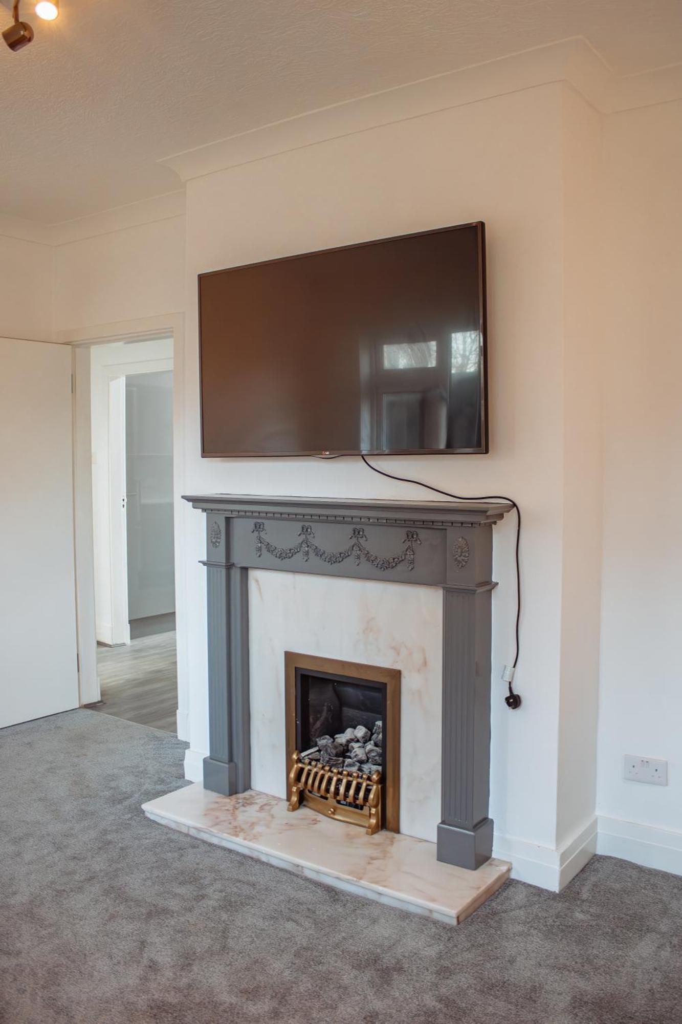 Spacious 4-bed Flat - 10 Mins To Centre Apartment *