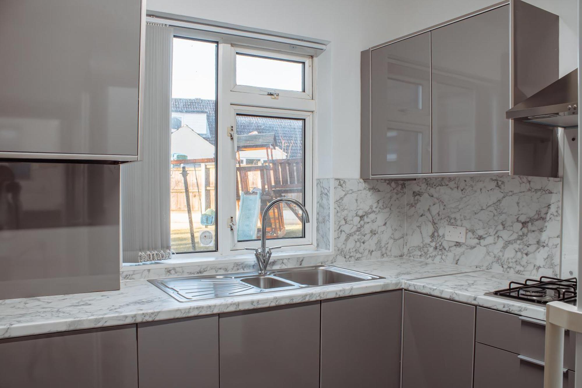 Spacious 4-bed Flat - 10 Mins To Centre Apartment Leeds (West Yorkshire)