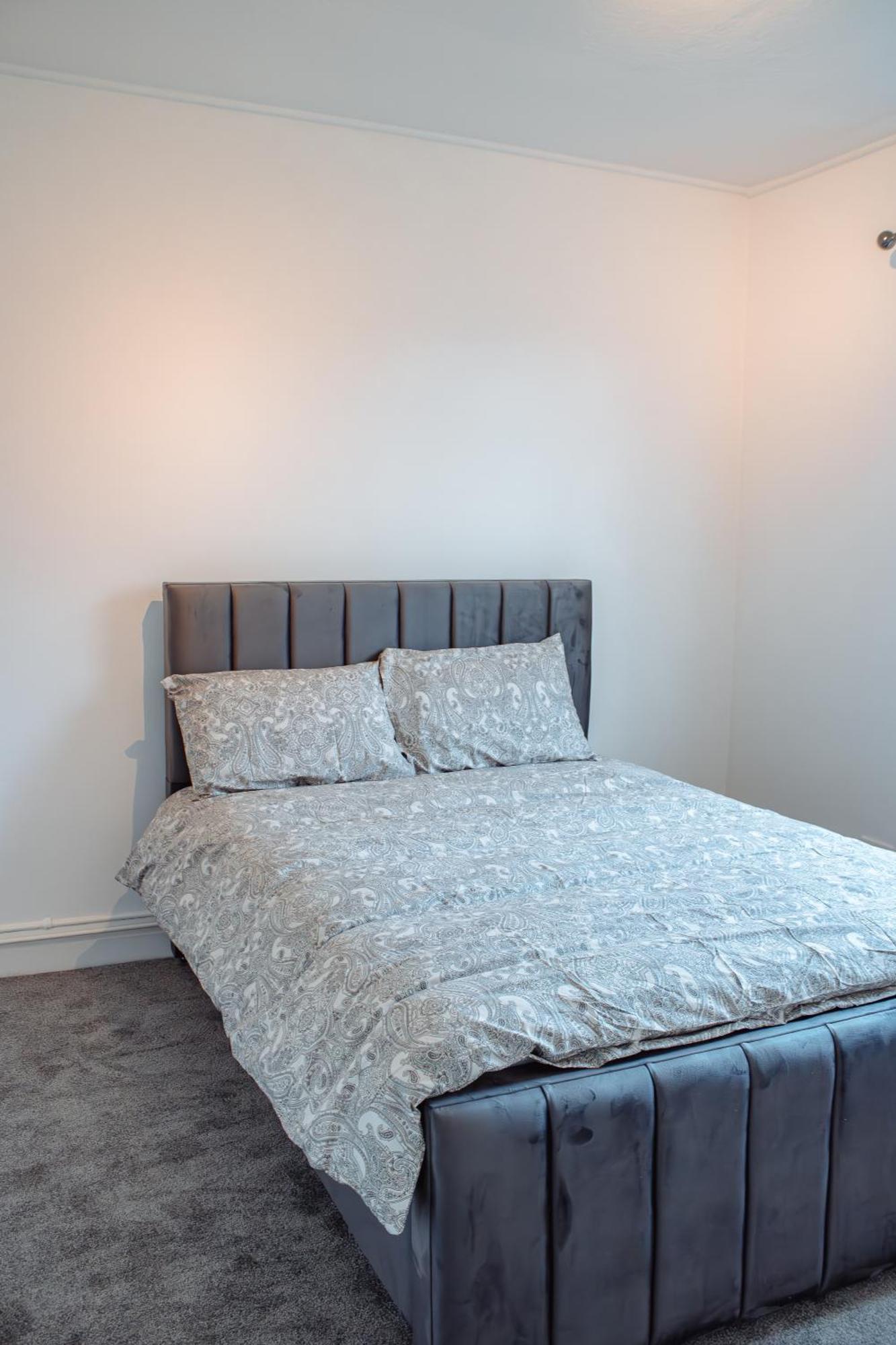 Apartment Spacious 4-bed Flat - 10 Mins To Centre