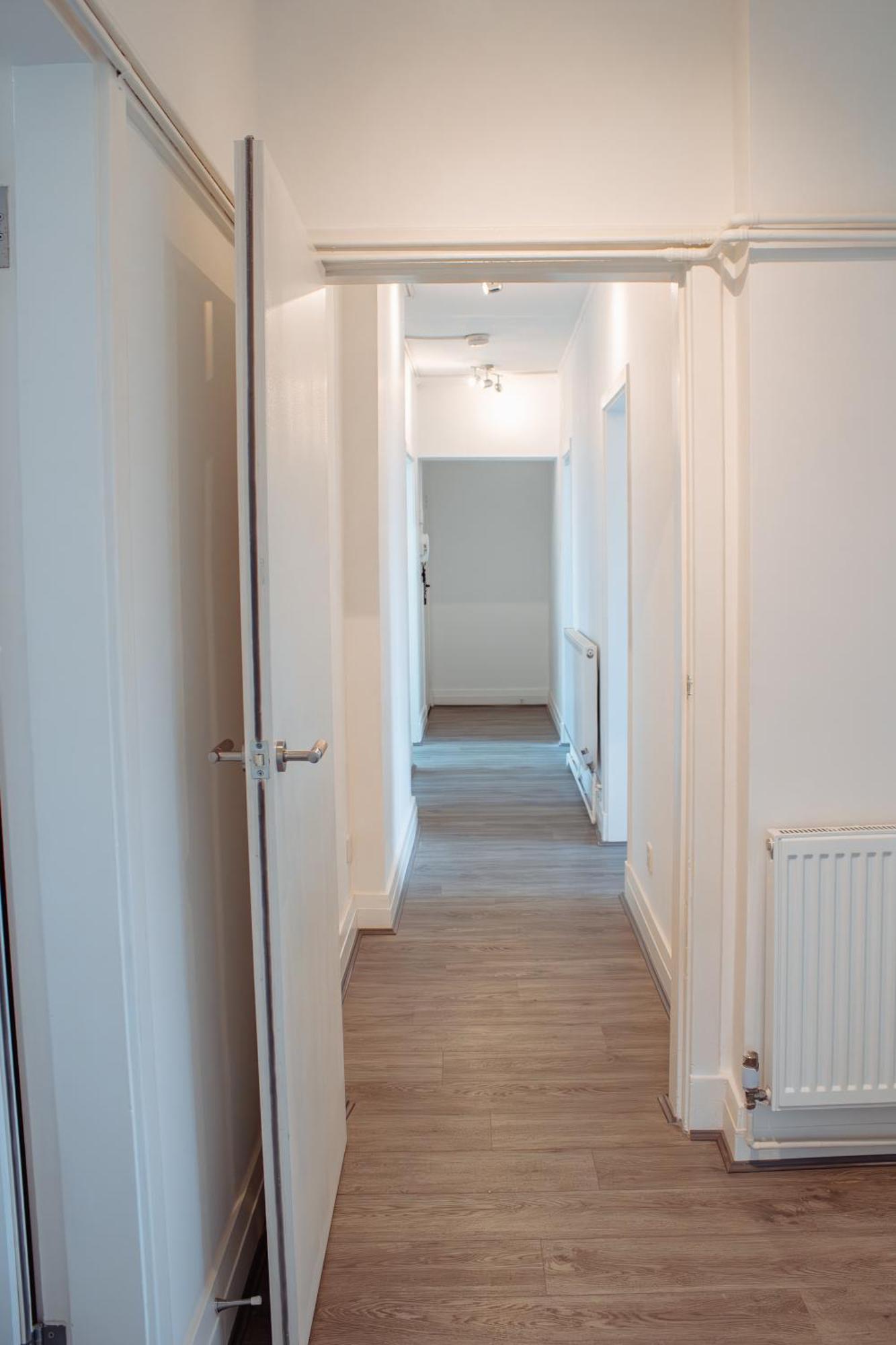 Spacious 4-bed Flat - 10 Mins To Centre Apartment *