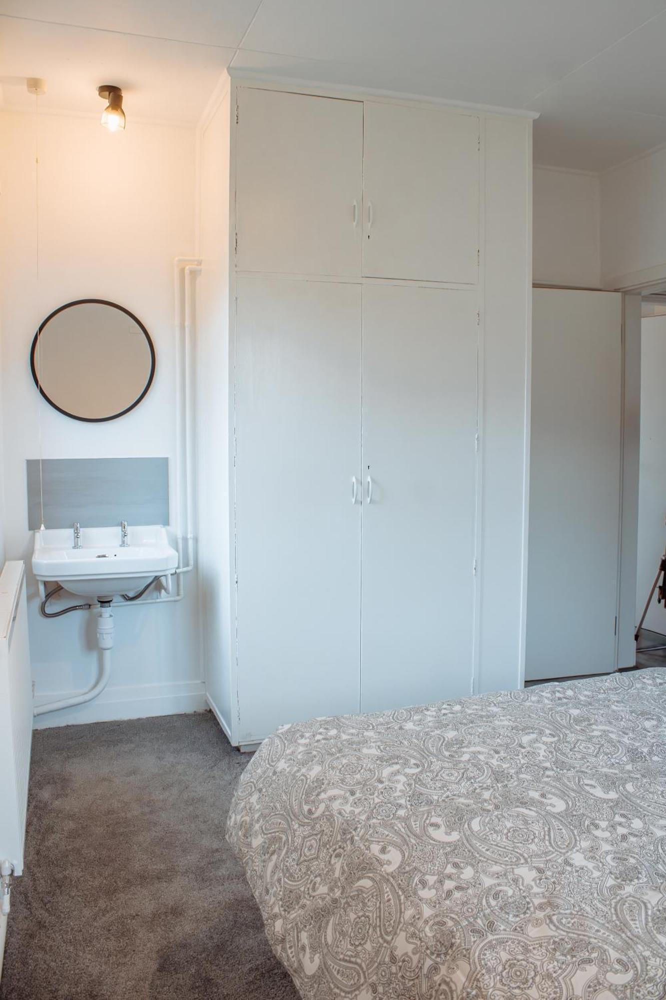 Spacious 4-bed Flat - 10 Mins To Centre * Leeds (West Yorkshire)