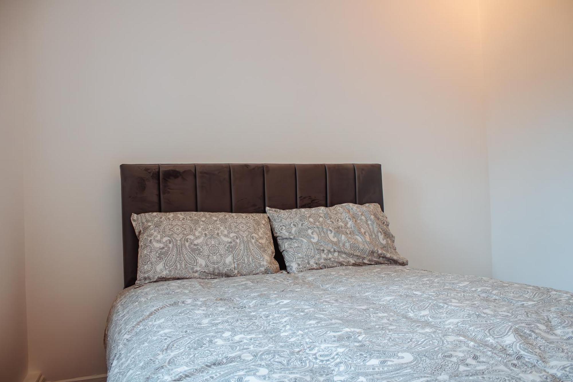 Spacious 4-bed Flat - 10 Mins To Centre *
