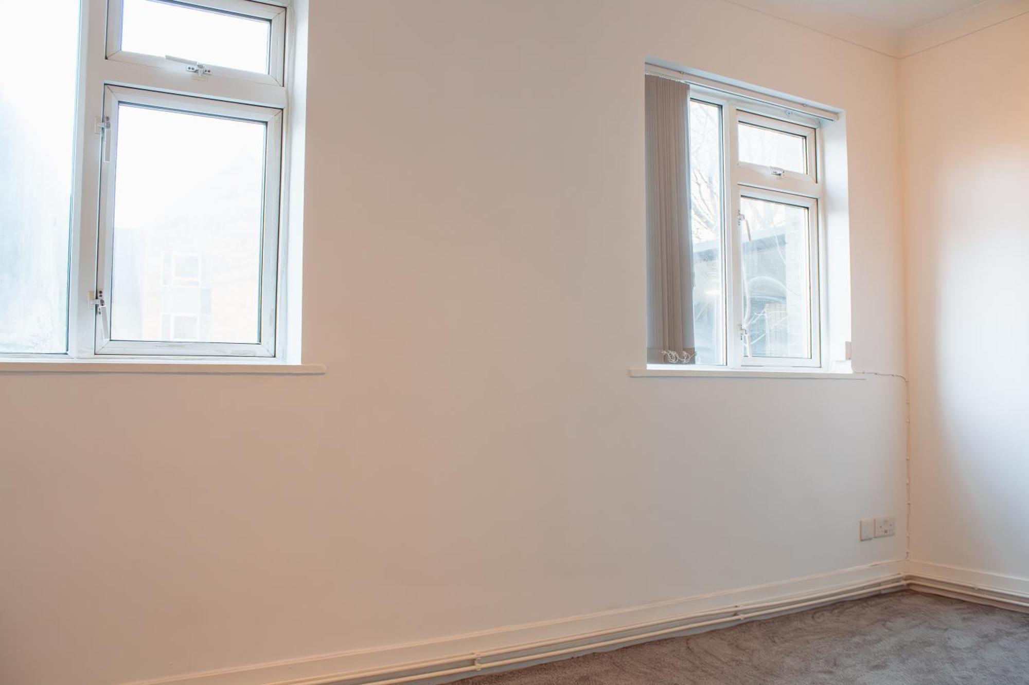 Spacious 4-bed Flat - 10 Mins To Centre Apartment *