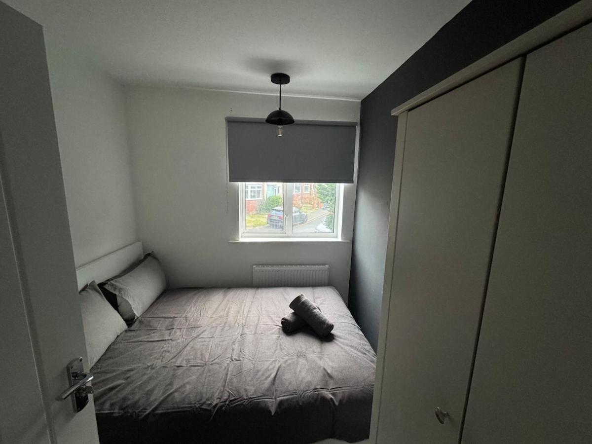 Modern 4 Bed House Close To Centre