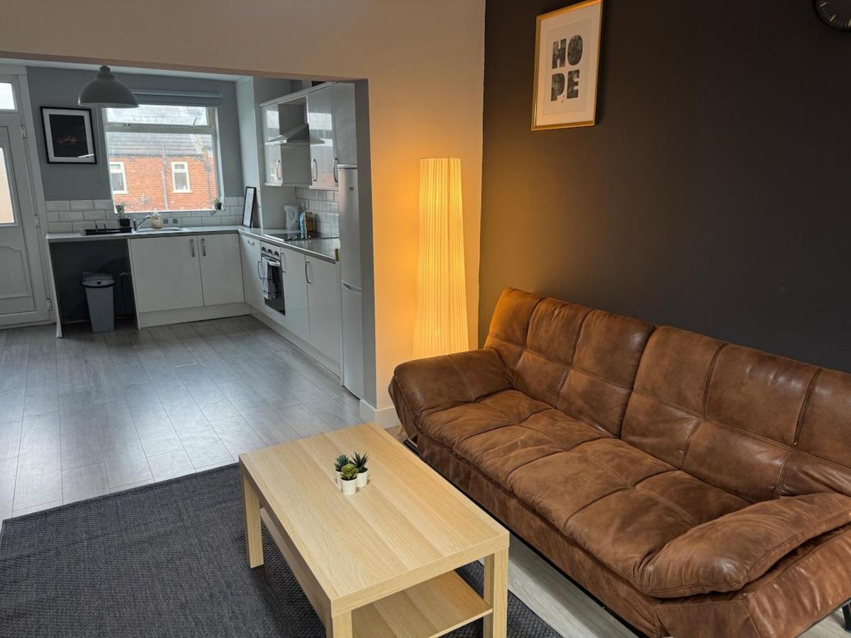 Modern 4 Bed House Close To Centre Holiday home