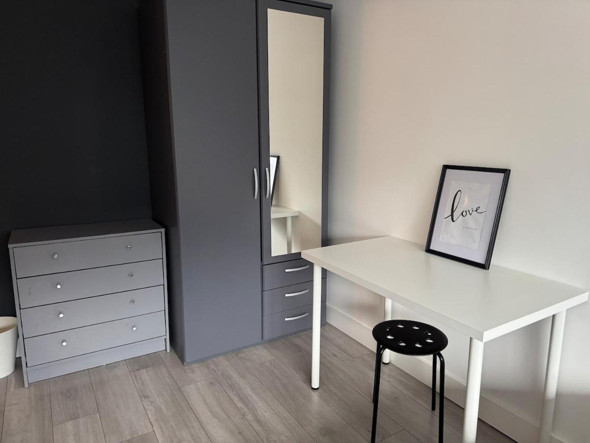 Holiday home Modern 4 Bed House Close To Centre