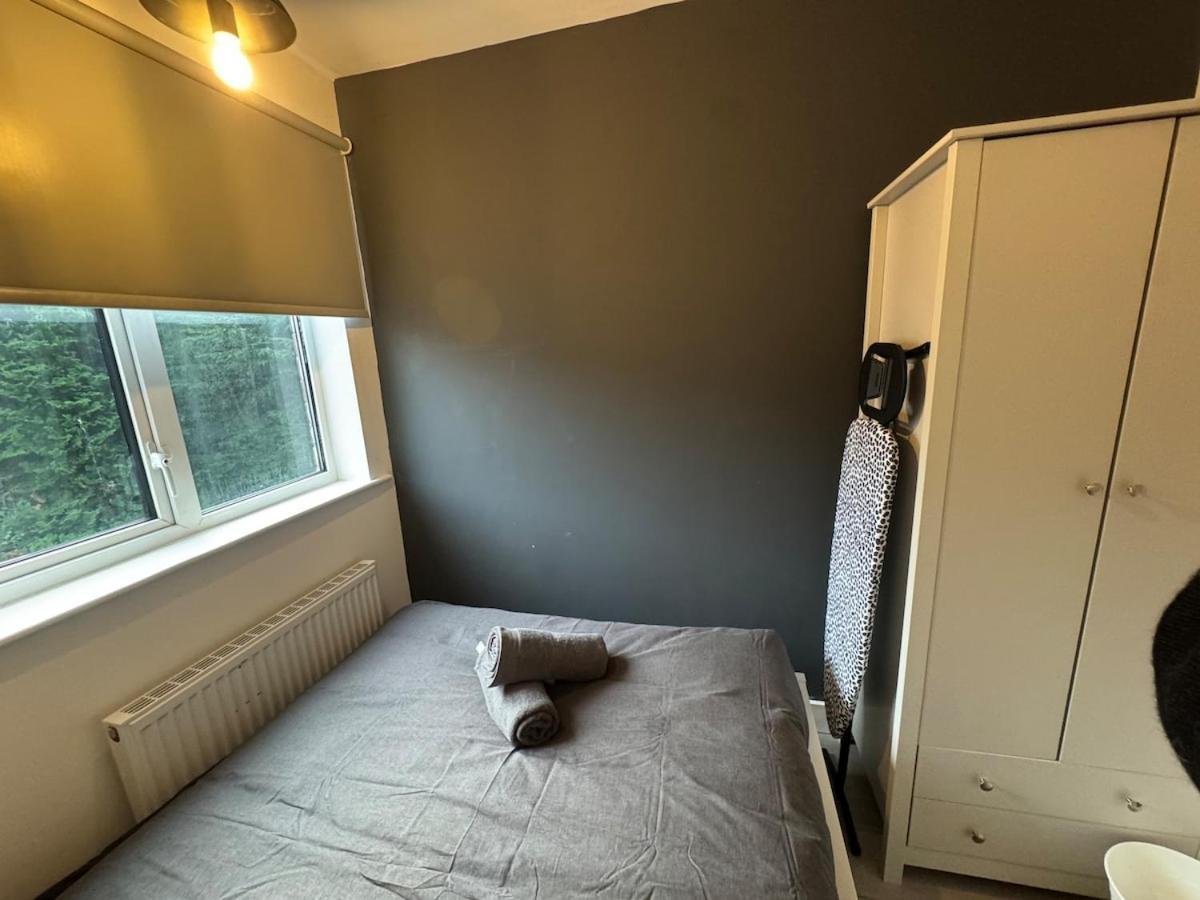 Modern 4 Bed House Close To Centre *