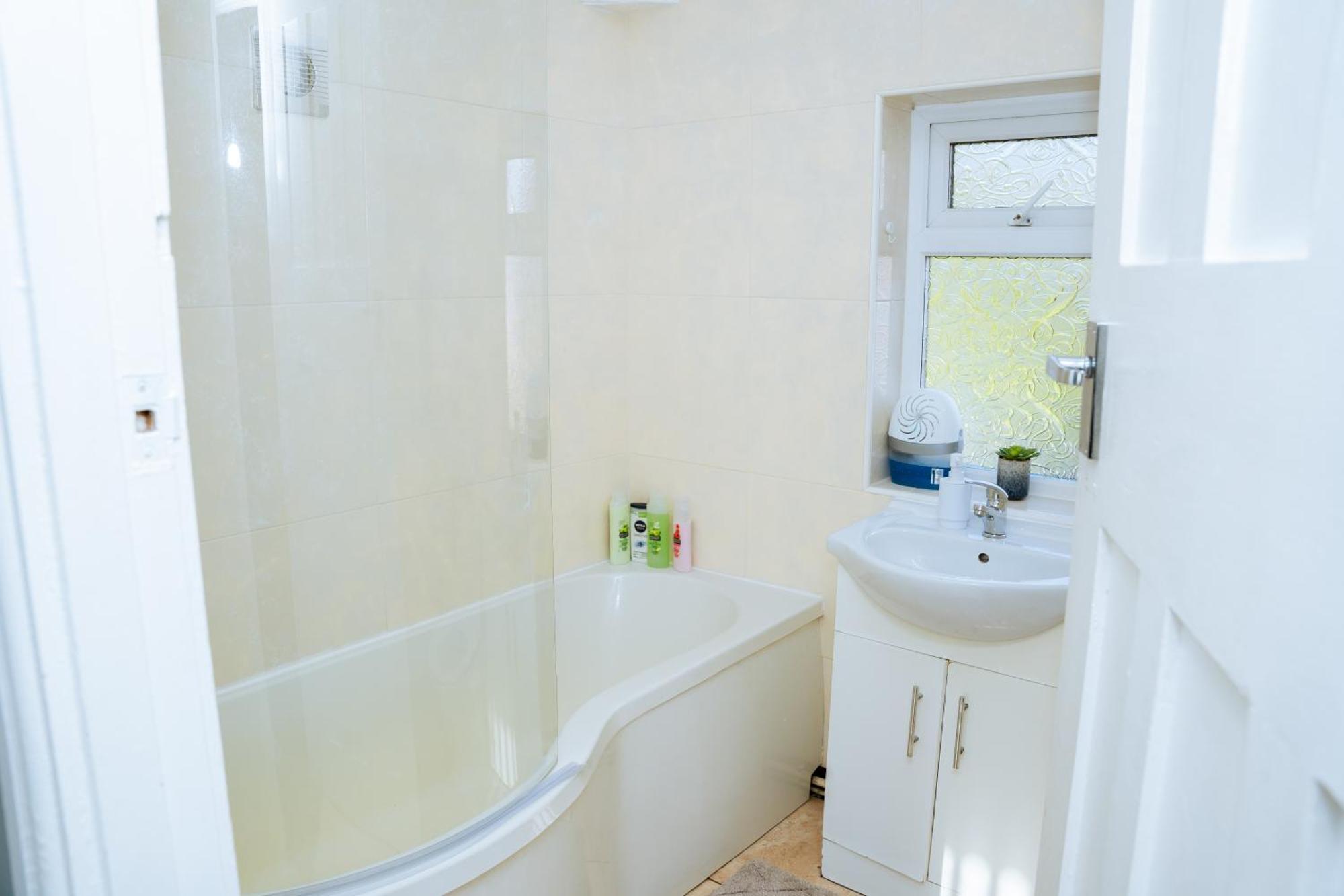 Modern 3bed With Hot Tub * Leeds (West Yorkshire)