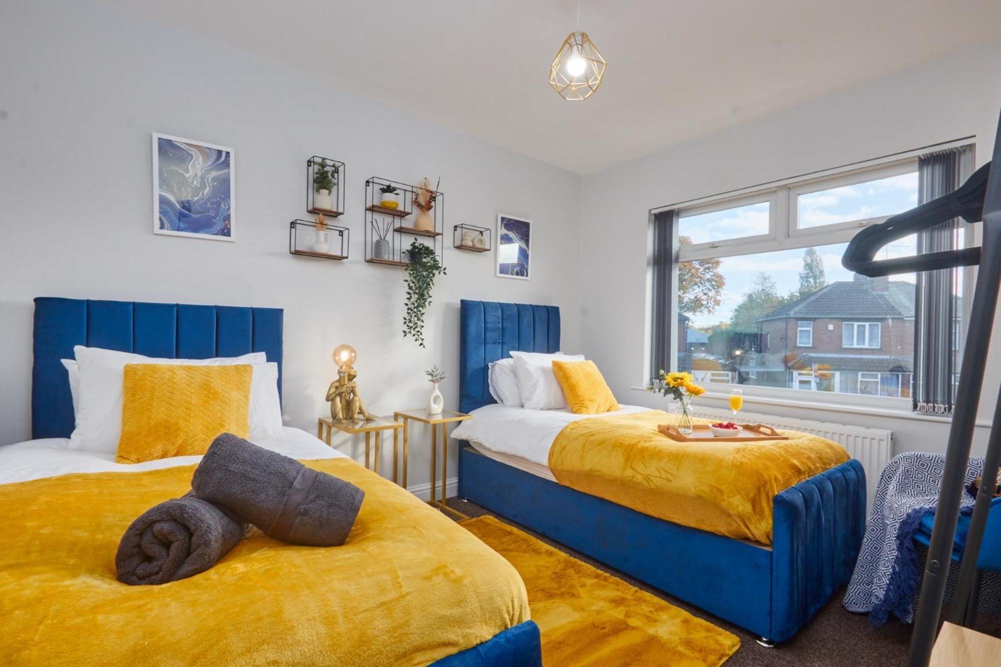 Apartment New! 5 Beds House - Work & Family - Long Offers & Free Parking