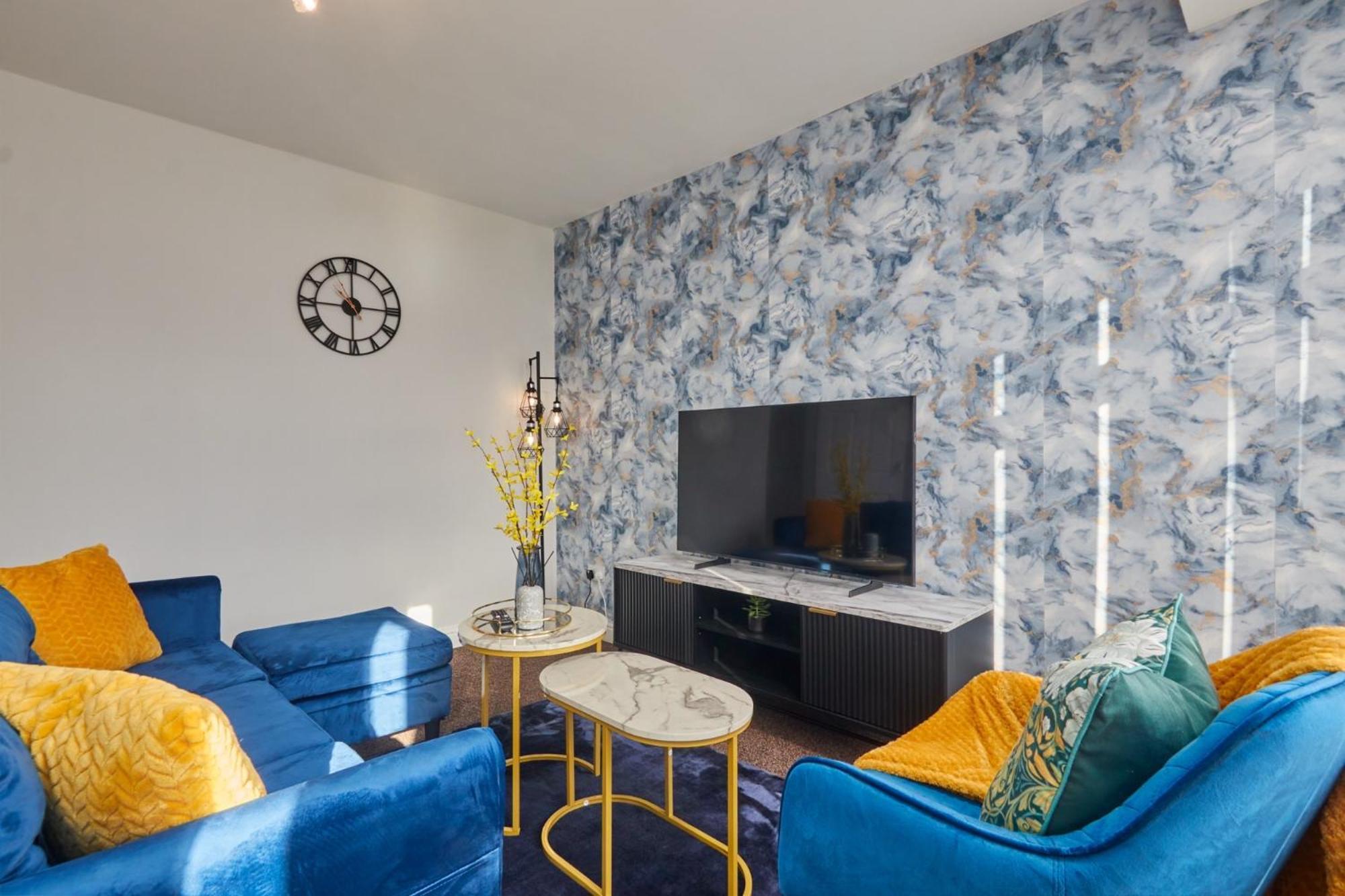 New! 5 Beds House - Work & Family - Long Offers & Free Parking Apartment