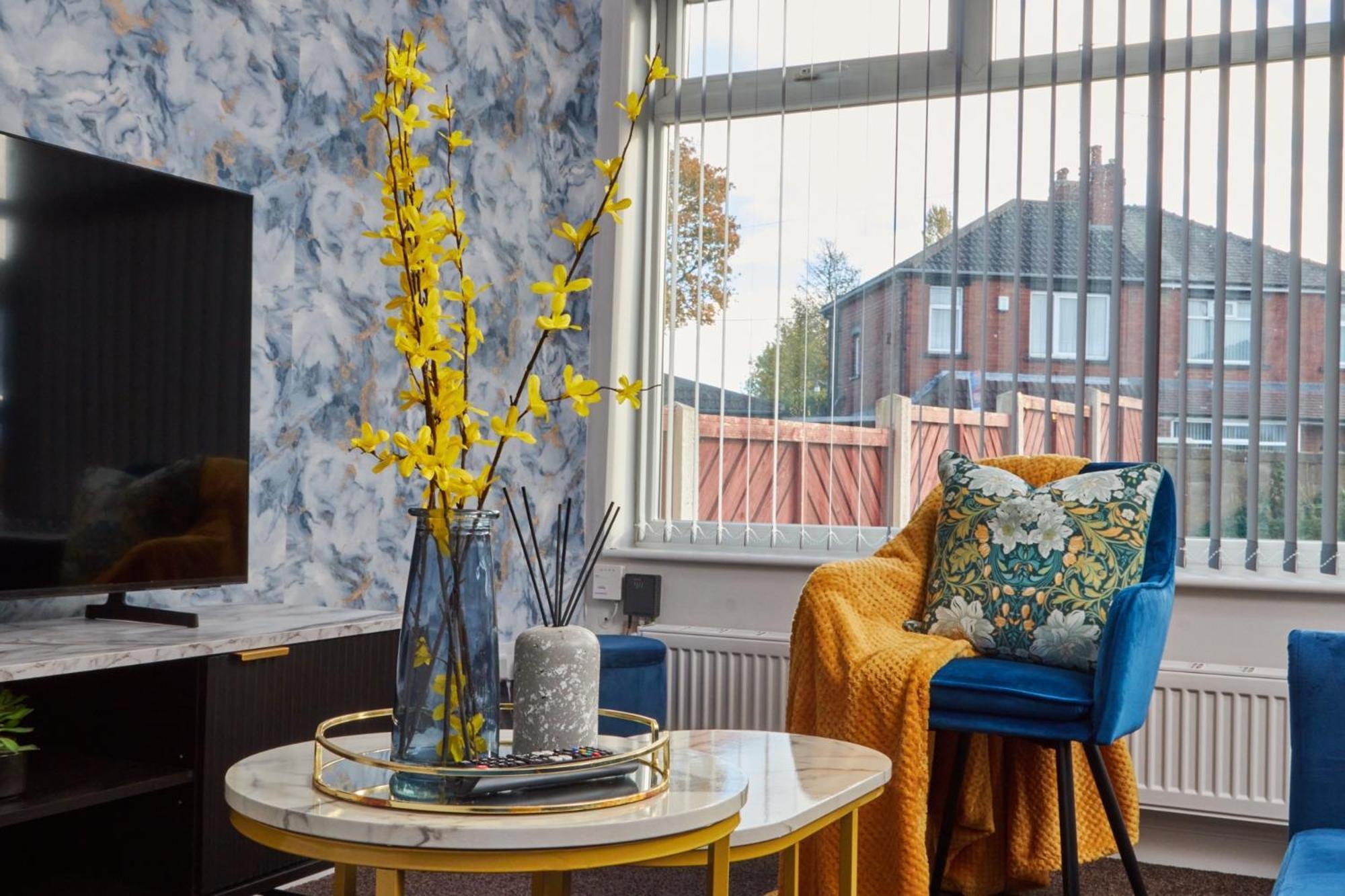 New! 5 Beds House - Work & Family - Long Offers & Free Parking *