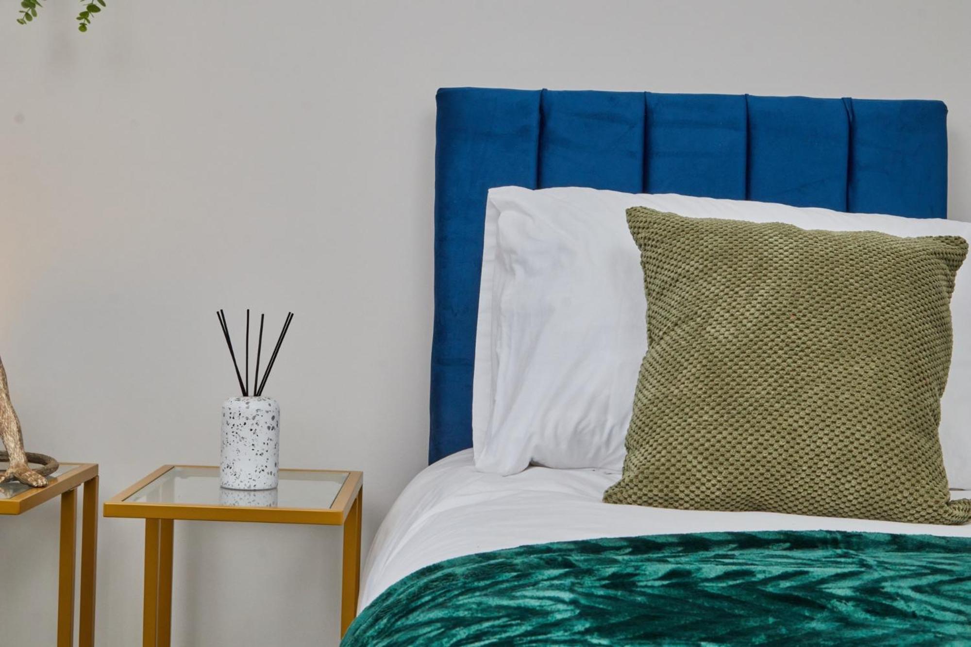 New! 5 Beds House - Work & Family - Long Offers & Free Parking Leeds (West Yorkshire)