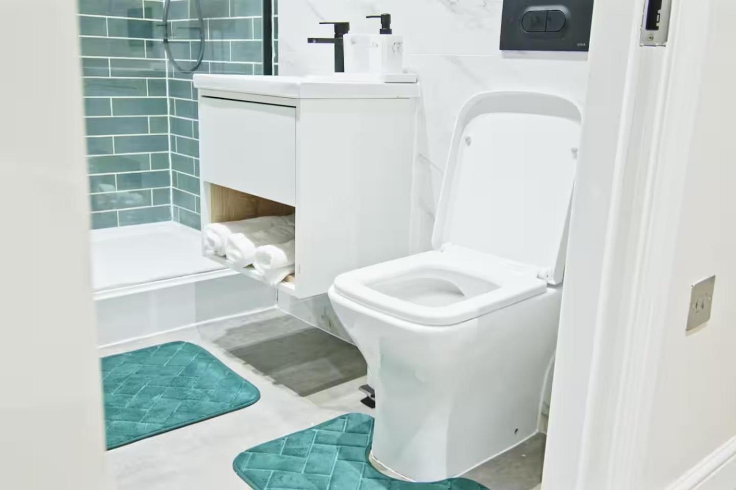 Leeds Center - 1 Bed- Baby Friendly Apartment