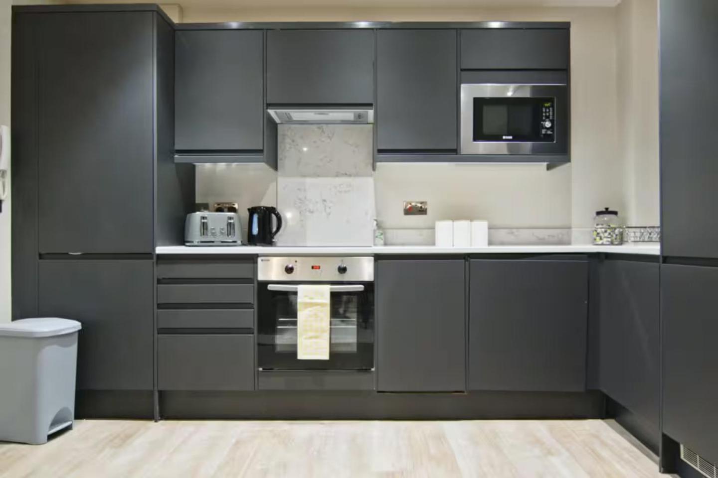 Leeds Center - 1 Bed- Baby Friendly Apartment