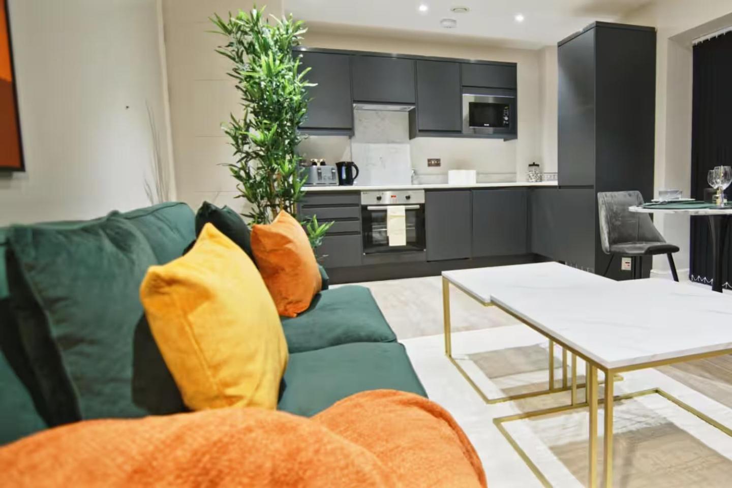 Leeds Center - 1 Bed- Baby Friendly Apartment