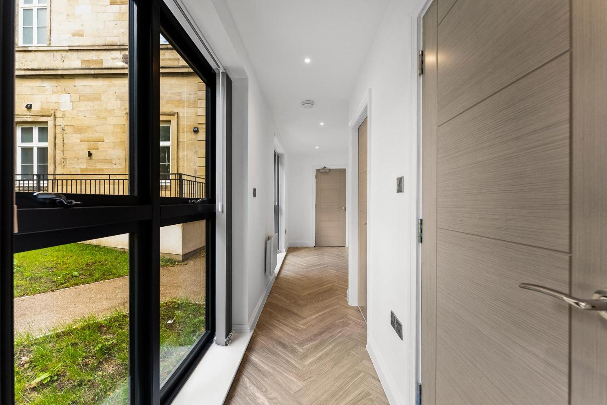 Spacious Leeds - Parking Apartment *