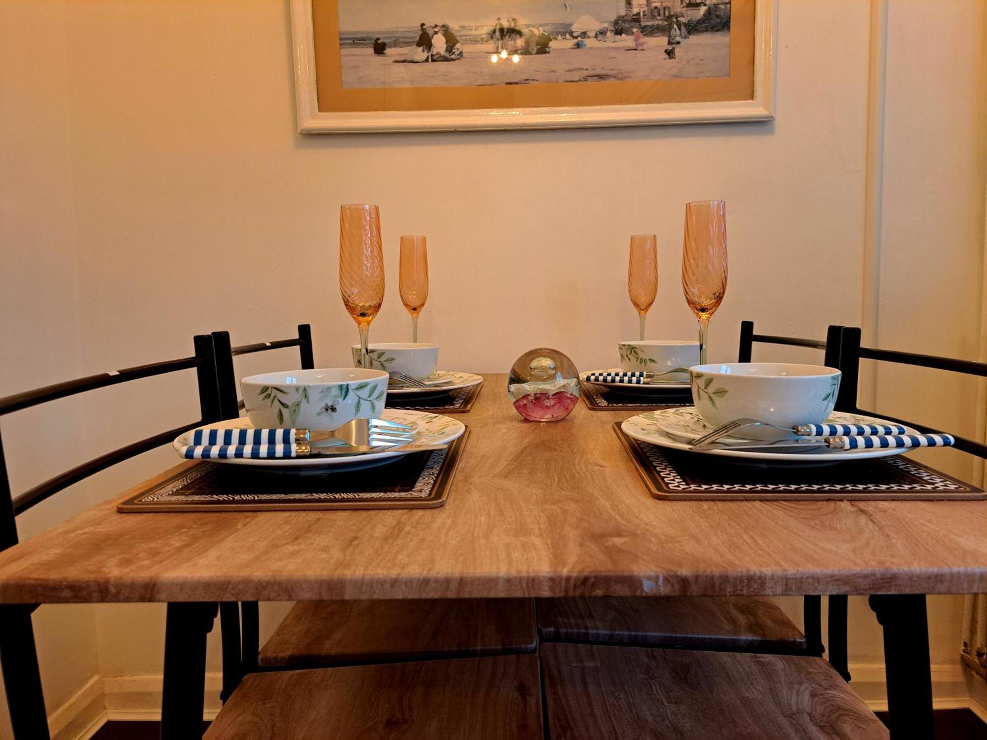 2 Bedroom House In Leeds - Sleeps 5 Wifi Parking
