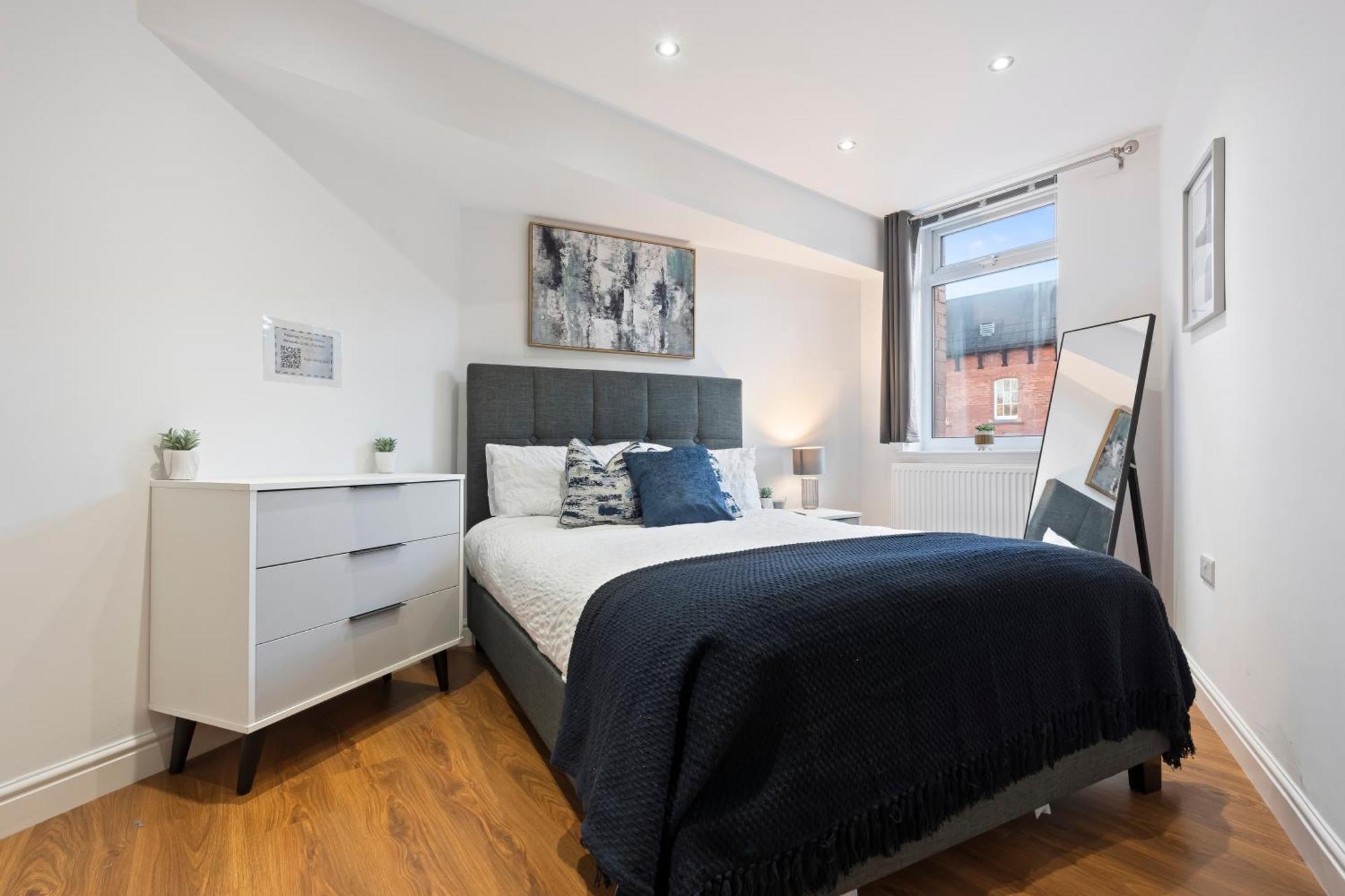 Modern Flat - Sleeps 4 - Parking