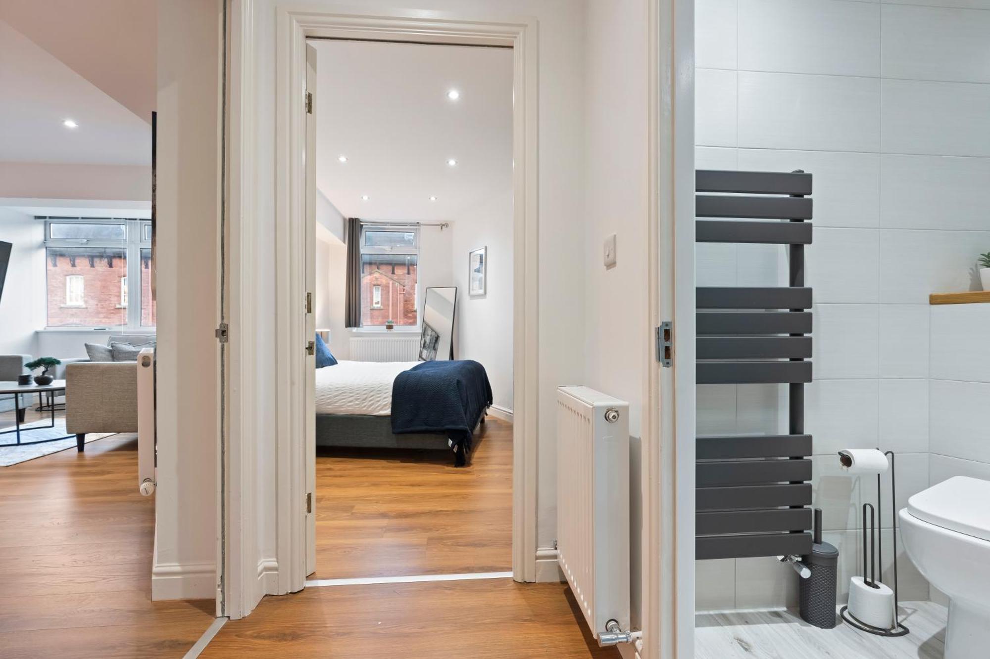 Modern Flat - Sleeps 4 - Parking