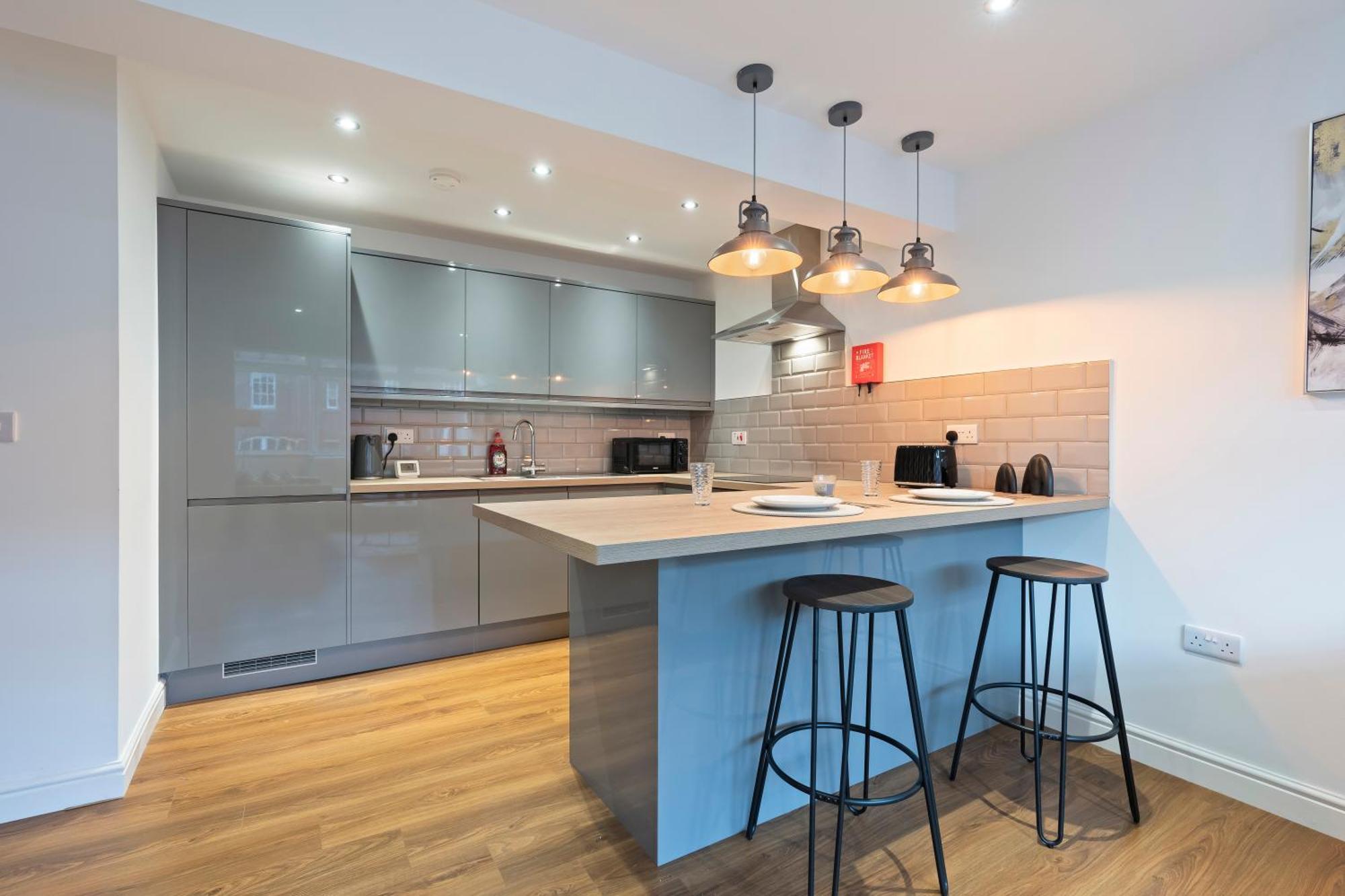 Modern Flat - Sleeps 4 - Parking Apartment *