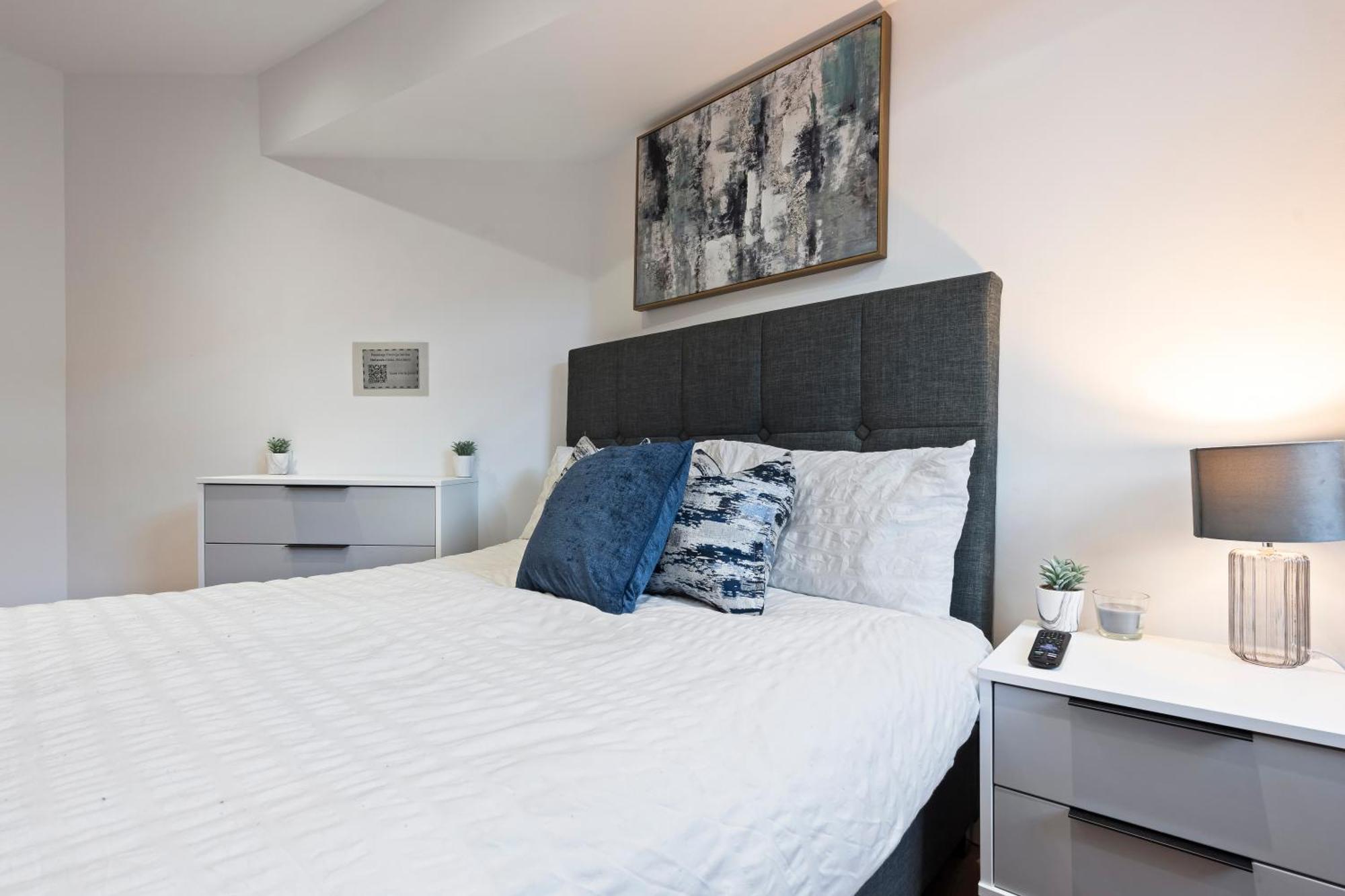 Modern Flat - Sleeps 4 - Parking * Leeds (West Yorkshire)