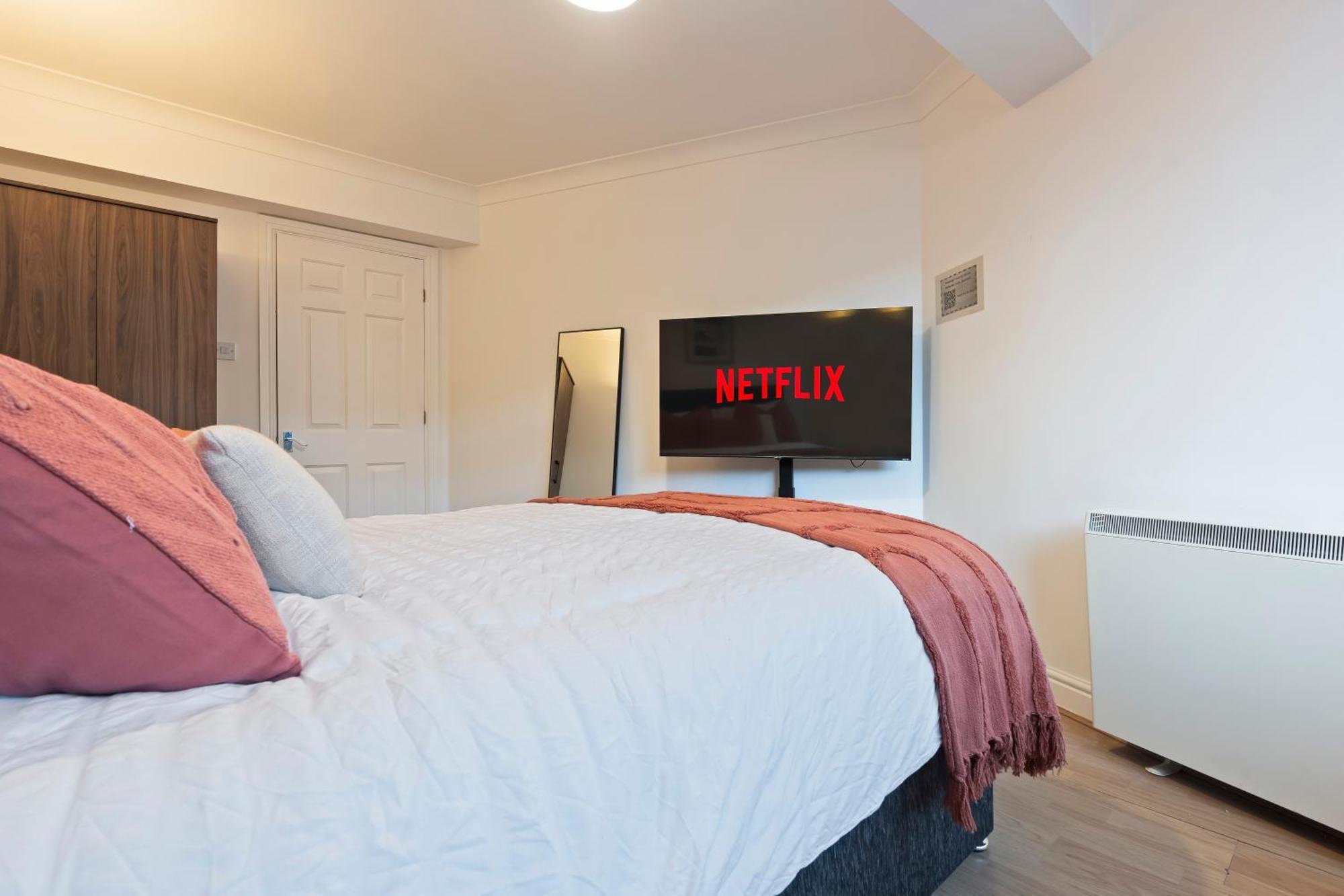 Elegant Flat In Prime Location -sleeps 4 - Parking *
