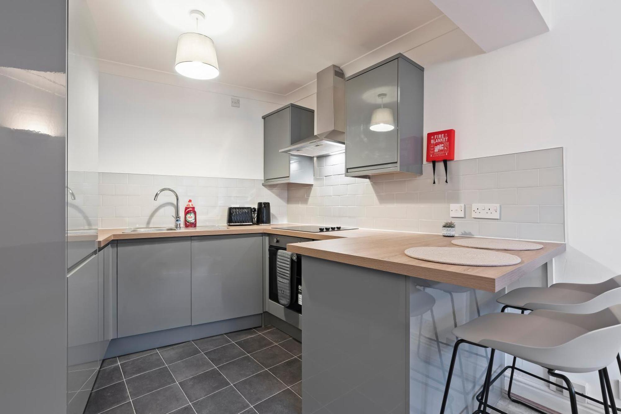 Elegant Flat In Prime Location -sleeps 4 - Parking Apartment